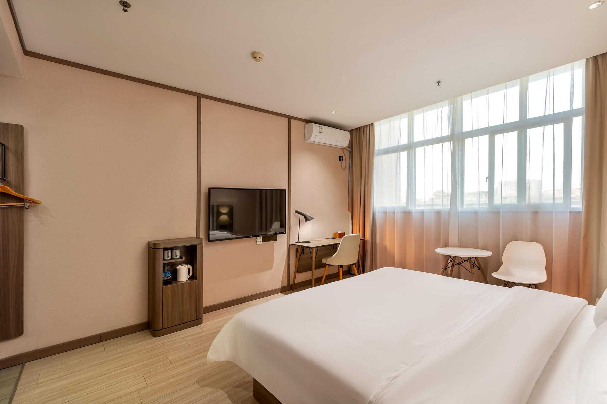 Huazhu - Room With Bed