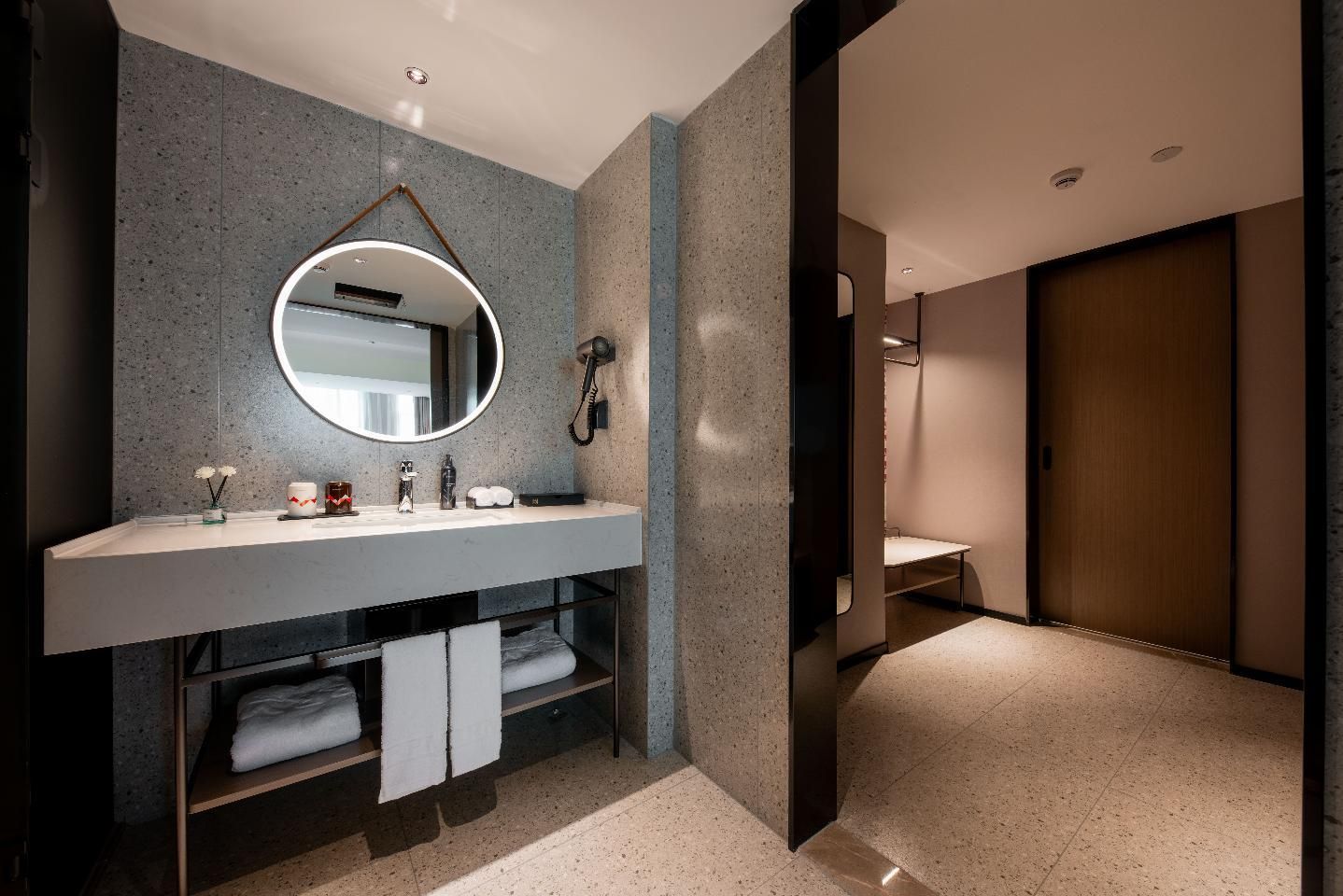 Dossen - Executive Suite