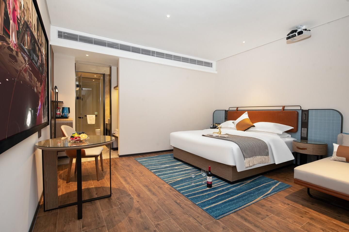 Superior Cinema Queen Room