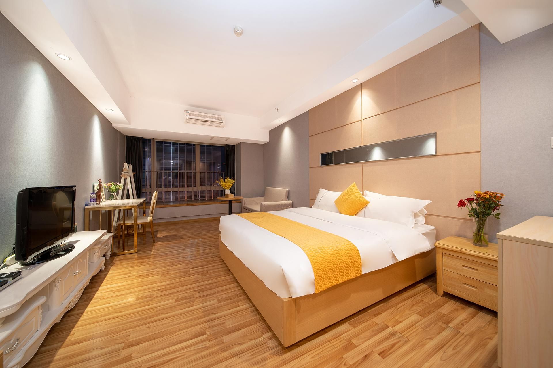Business Queen Room