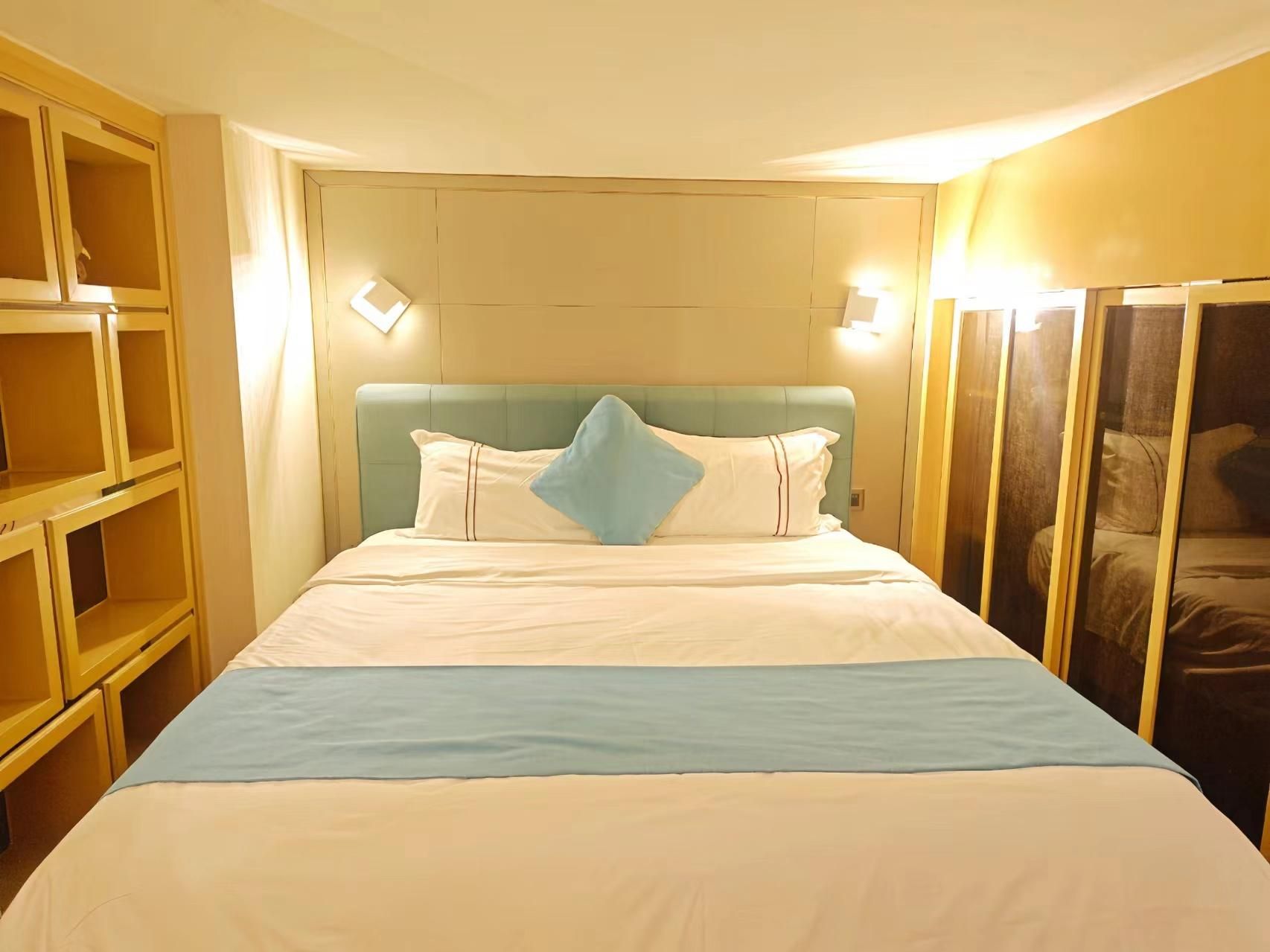 Deluxe Club Suite