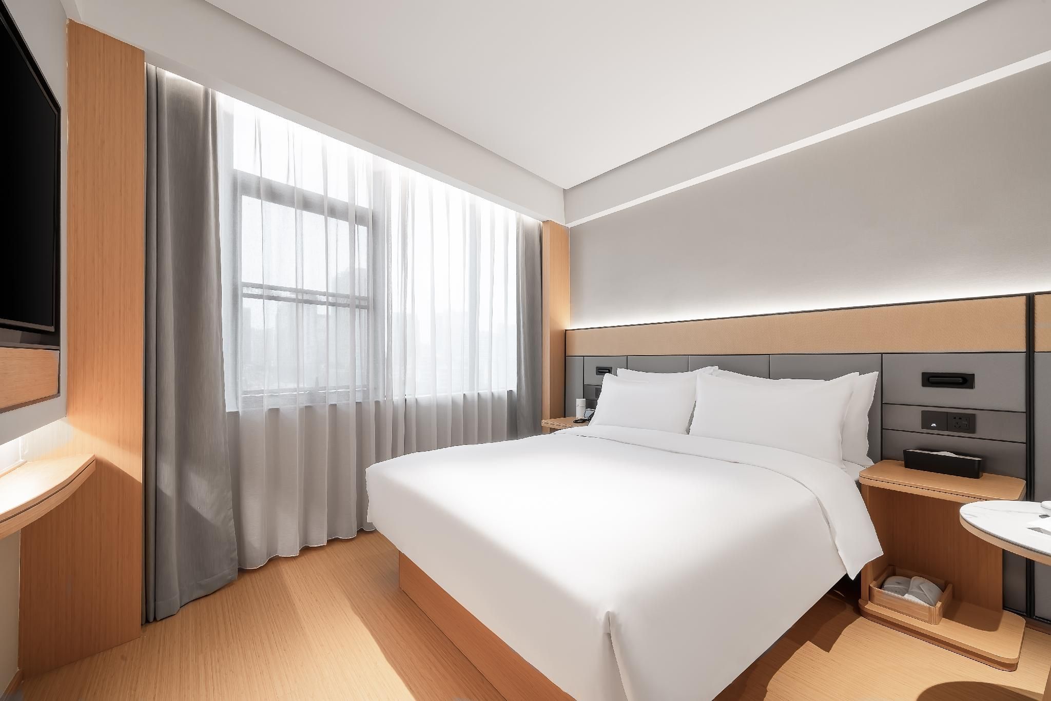 Hotel Queen Room