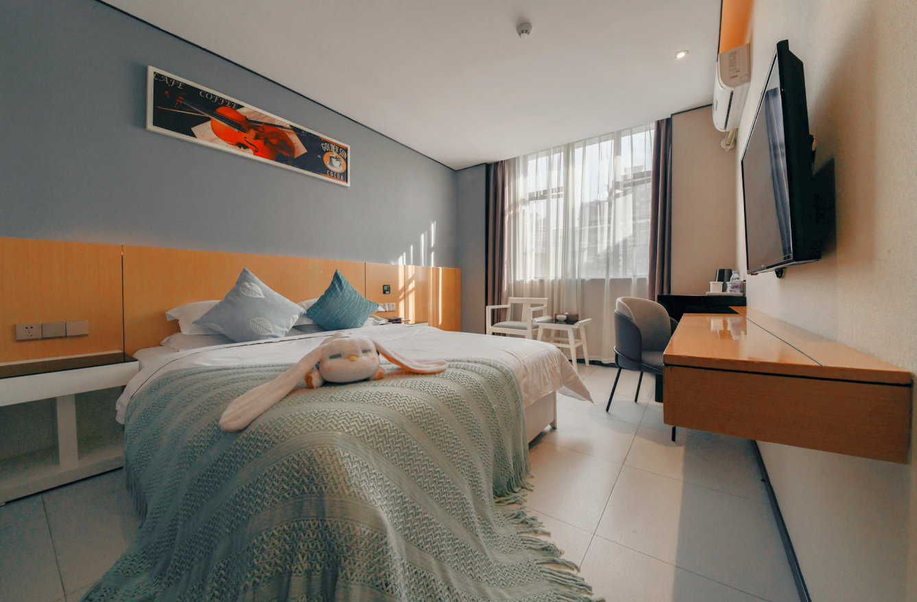 Deluxe Queen Bed