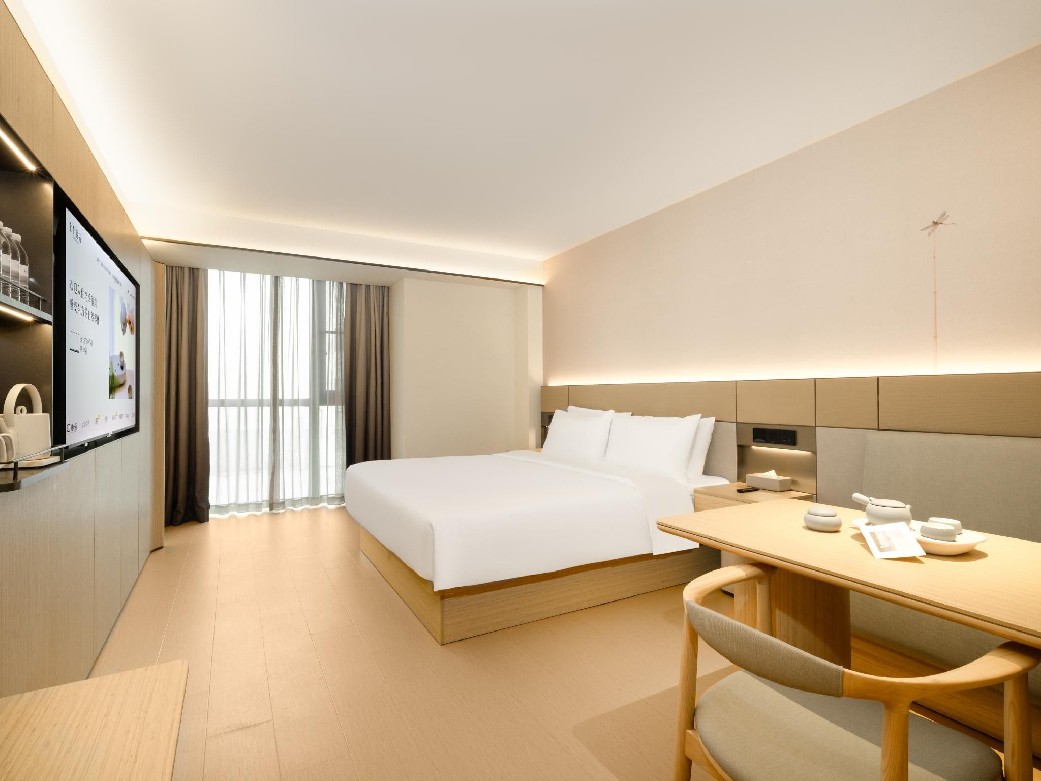 Deluxe Room Queen
