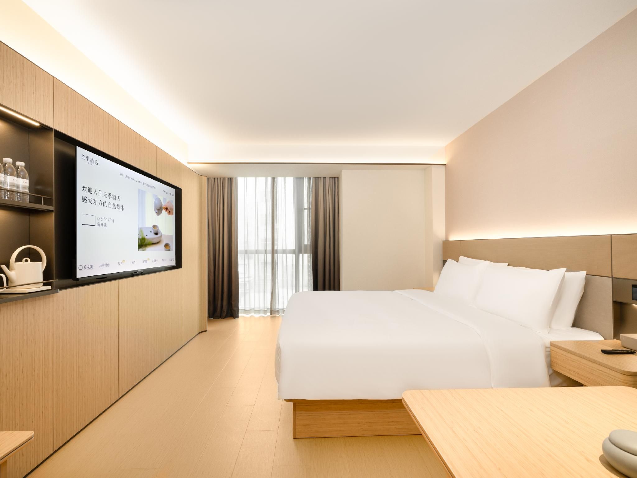 Deluxe Room Queen