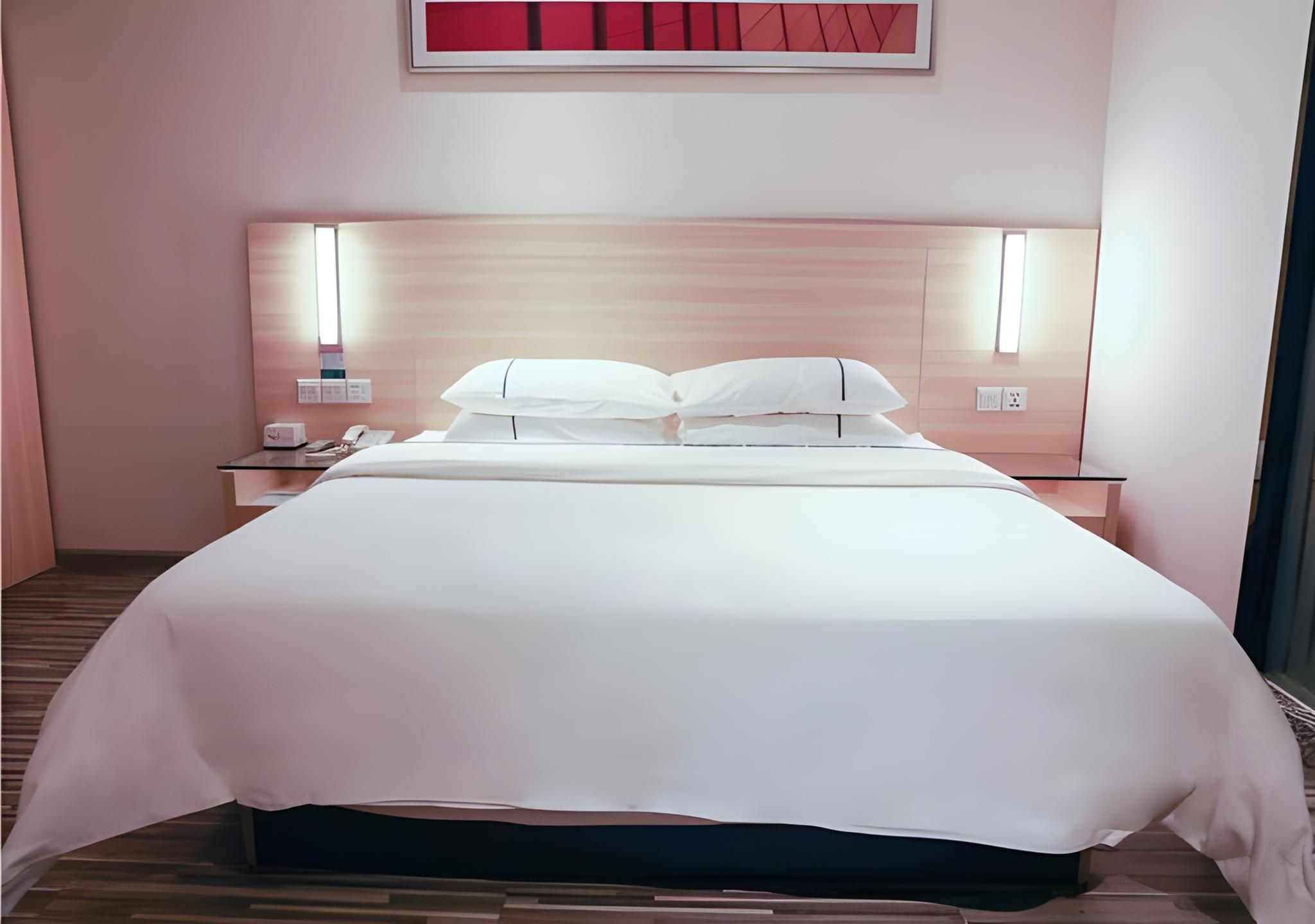 Stand Queen Room