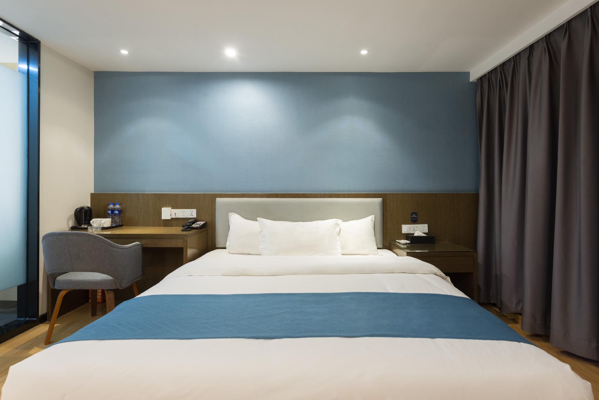 Huazhu - Room With Bed