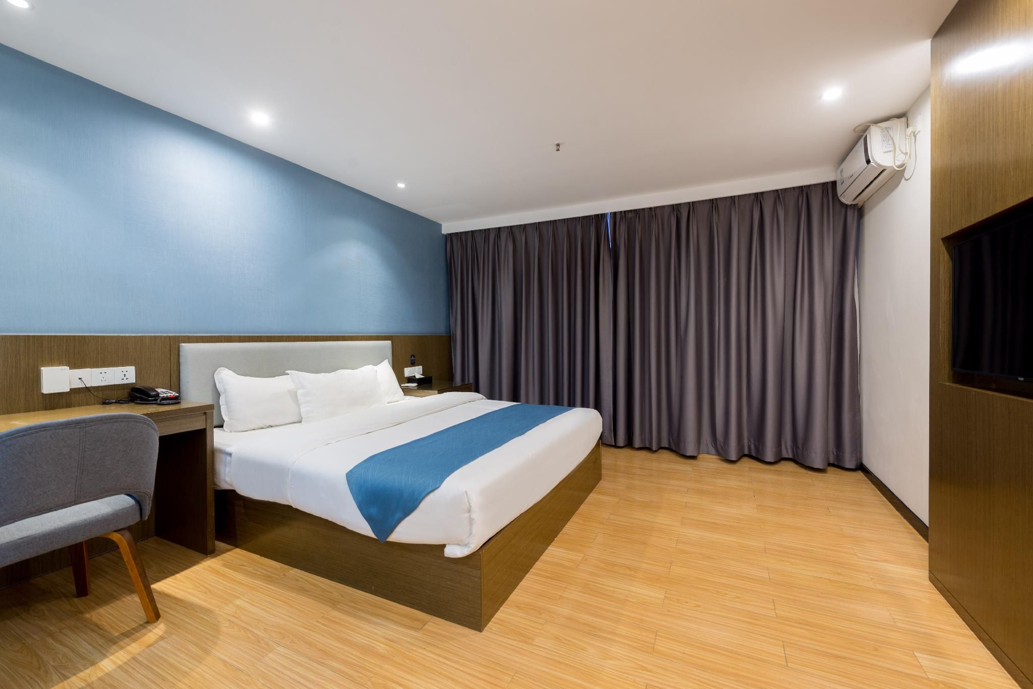 Huazhu - Room With Bed