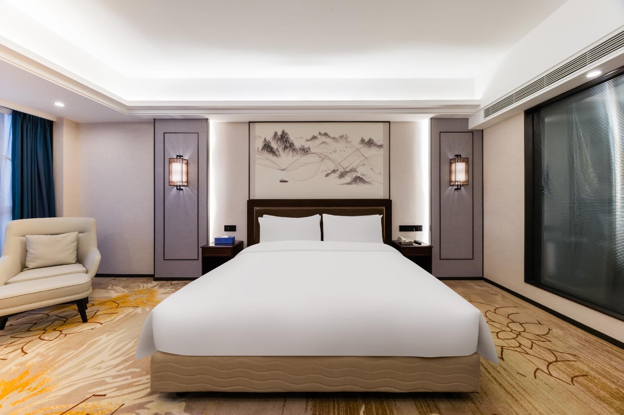 Deluxe Room Queen