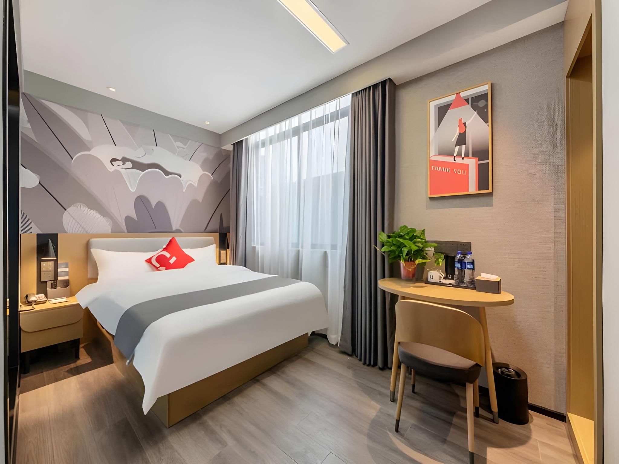 Comfort Queen Room