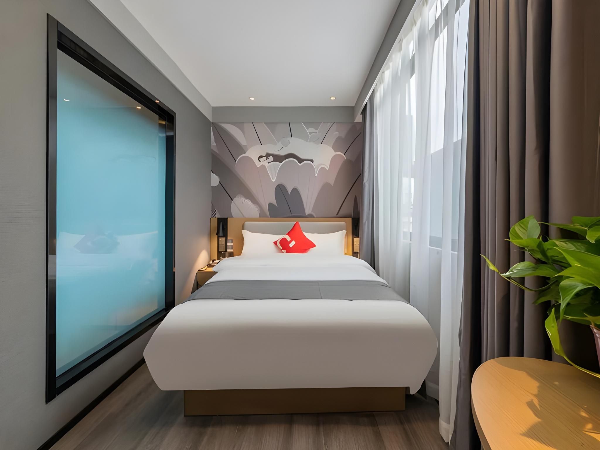 Comfort Queen Room