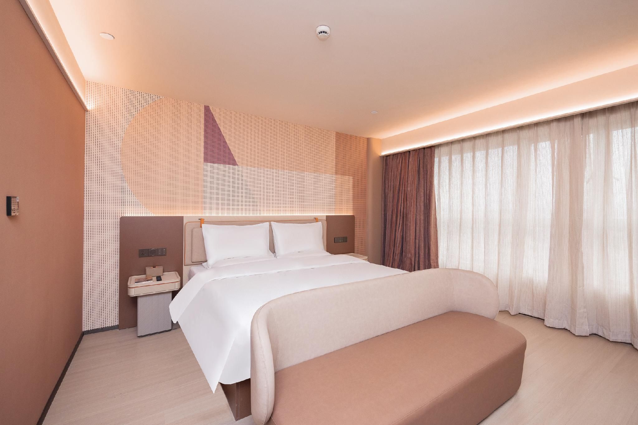 Business Queen Room