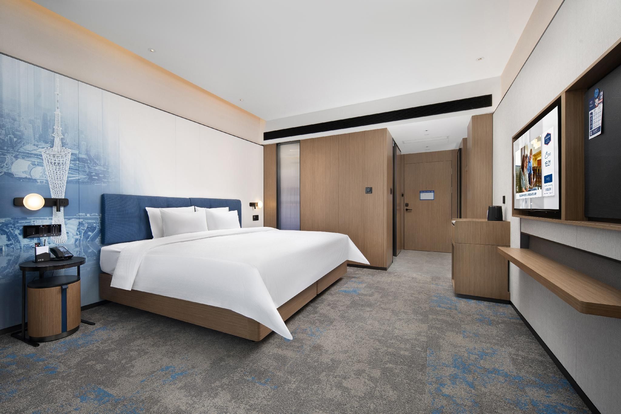 Hollywood Double Room with 2 Combined Single Beds and Shower