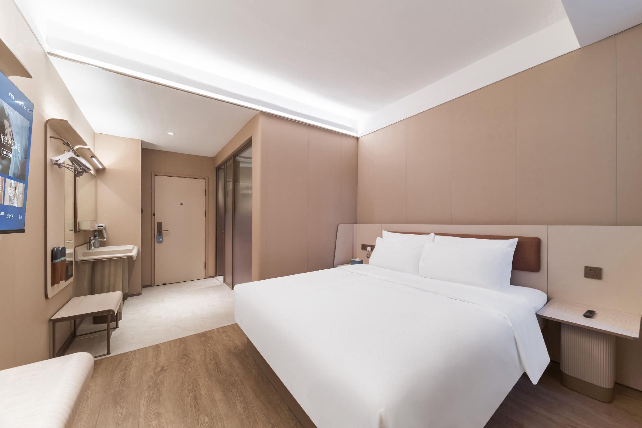 Hotel Queen Room