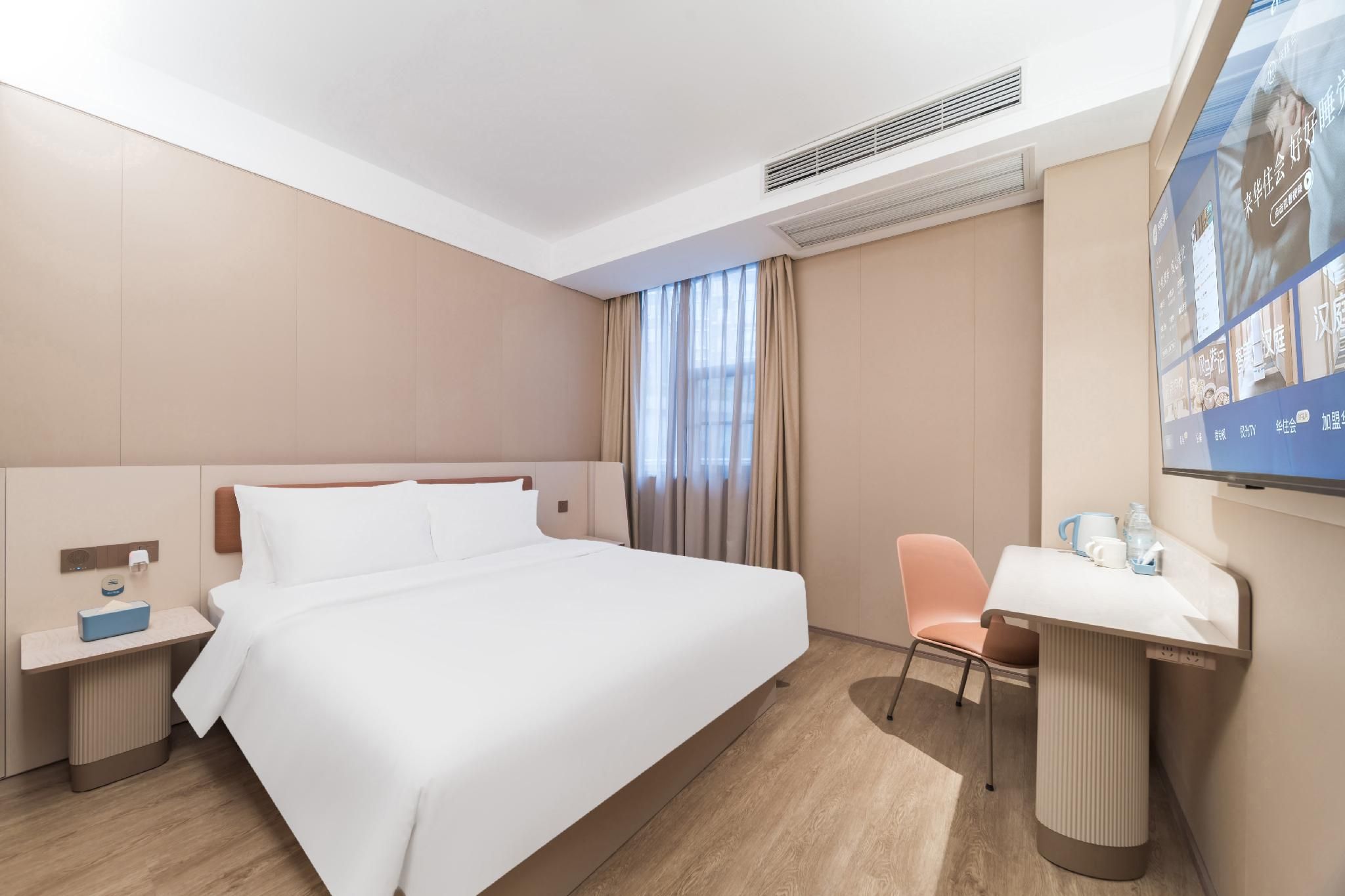 Hotel Queen Room