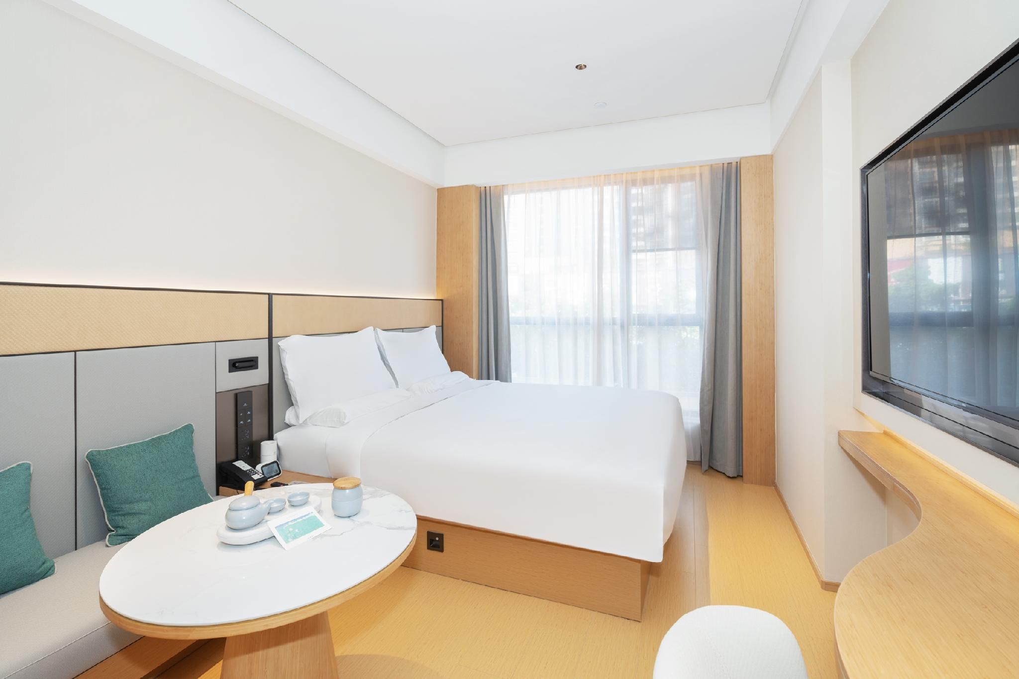 Business Queen Room