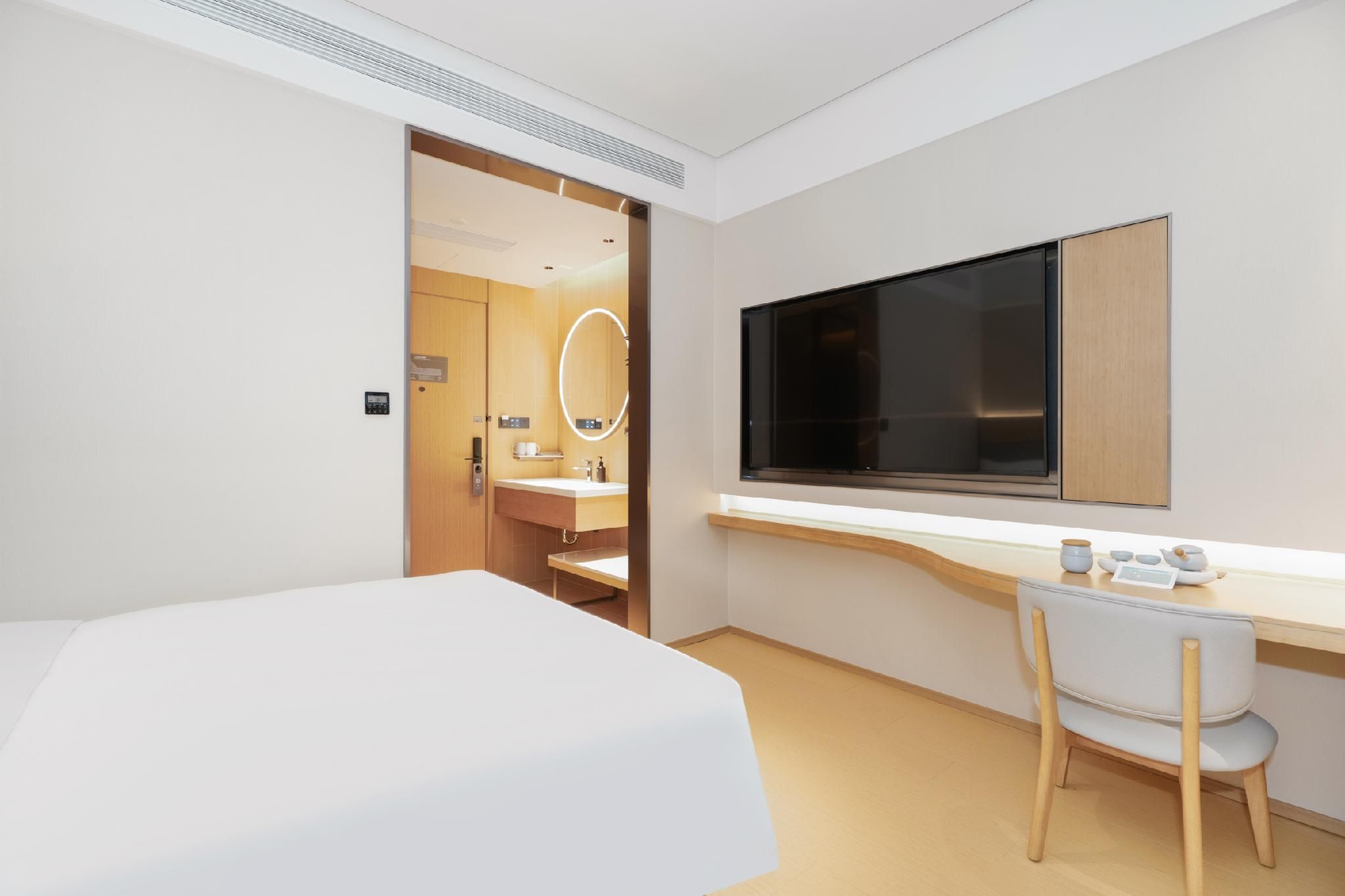 Hotel Queen Room