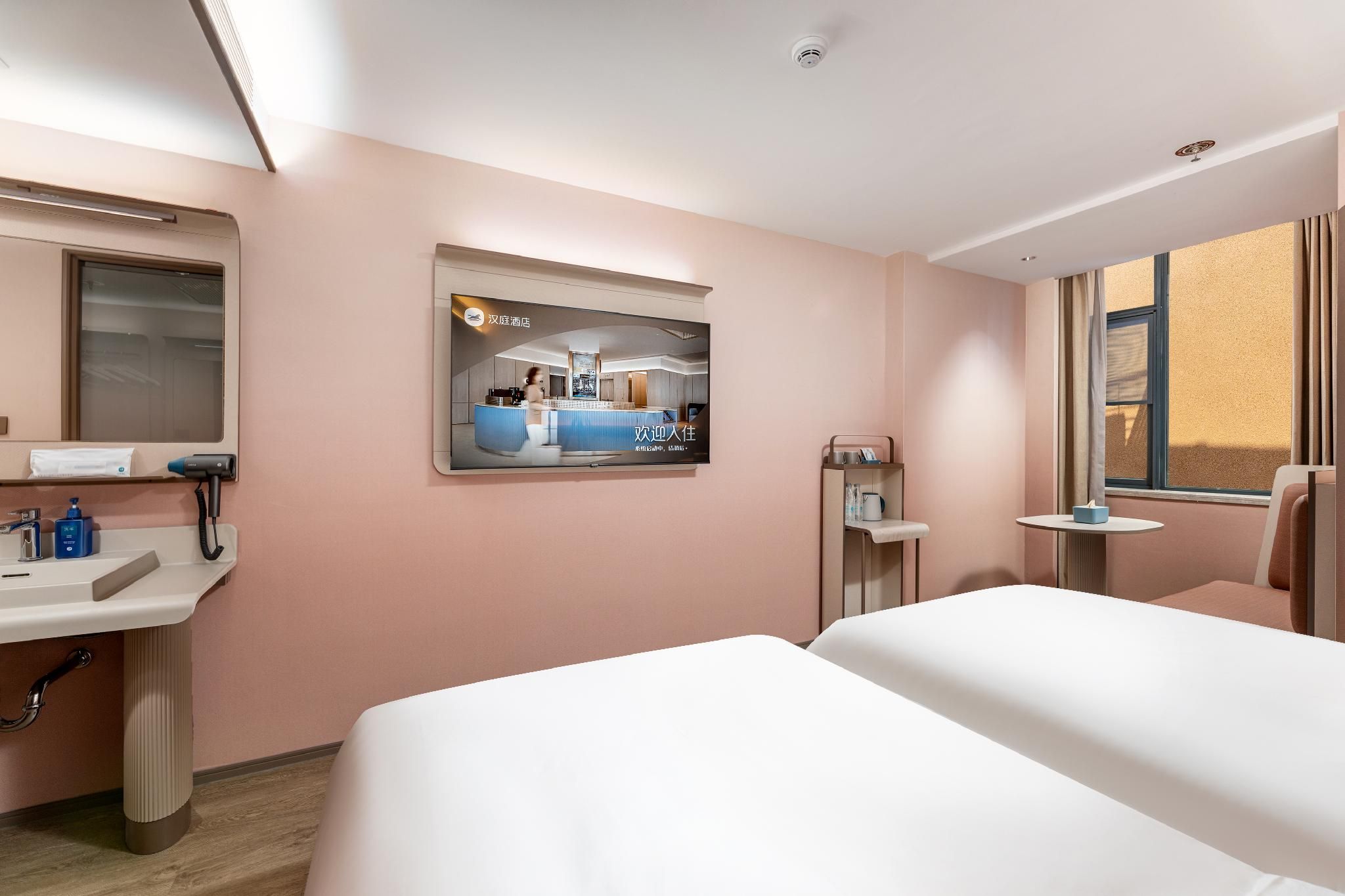 Twin Bed Room