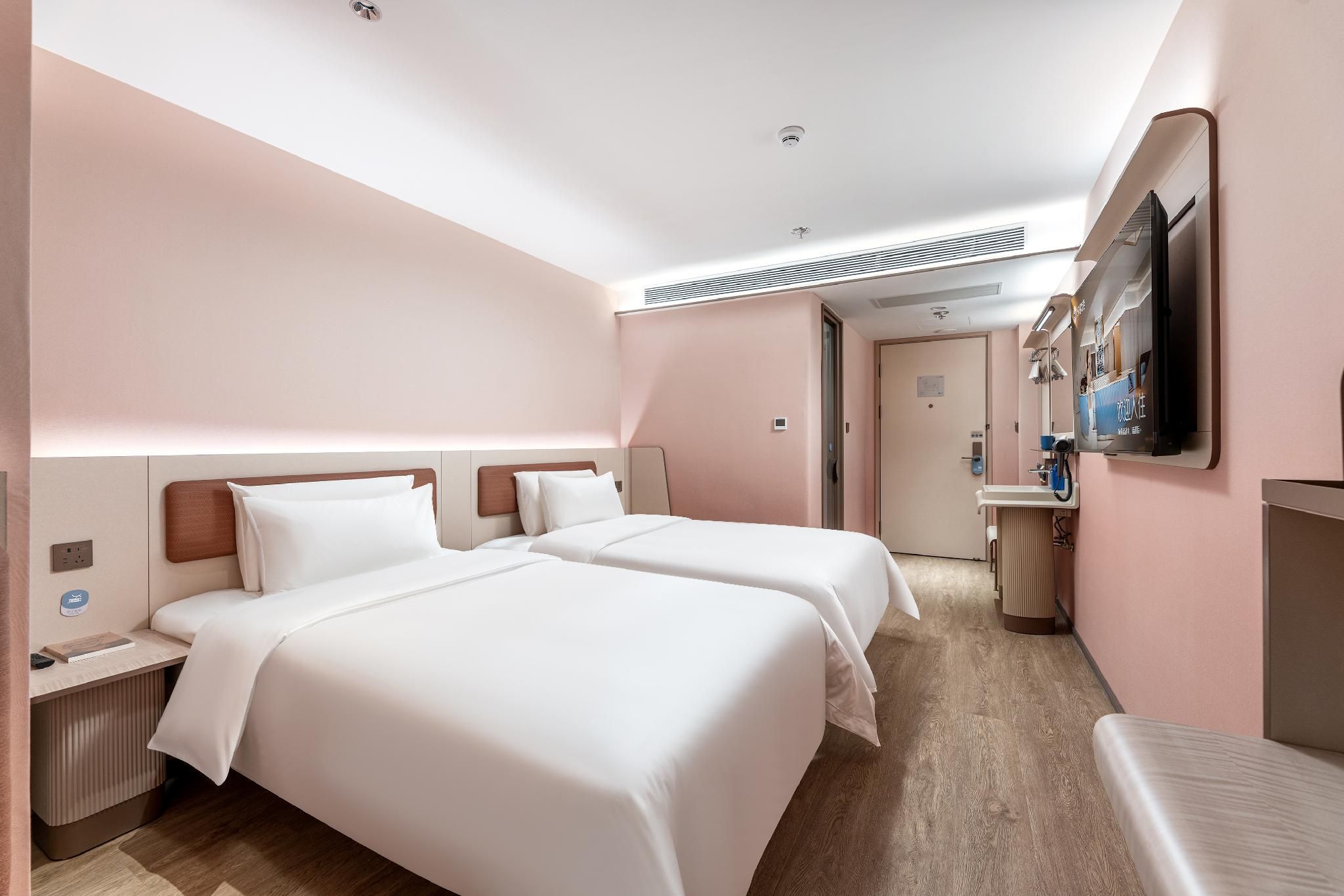 Twin Bed Room