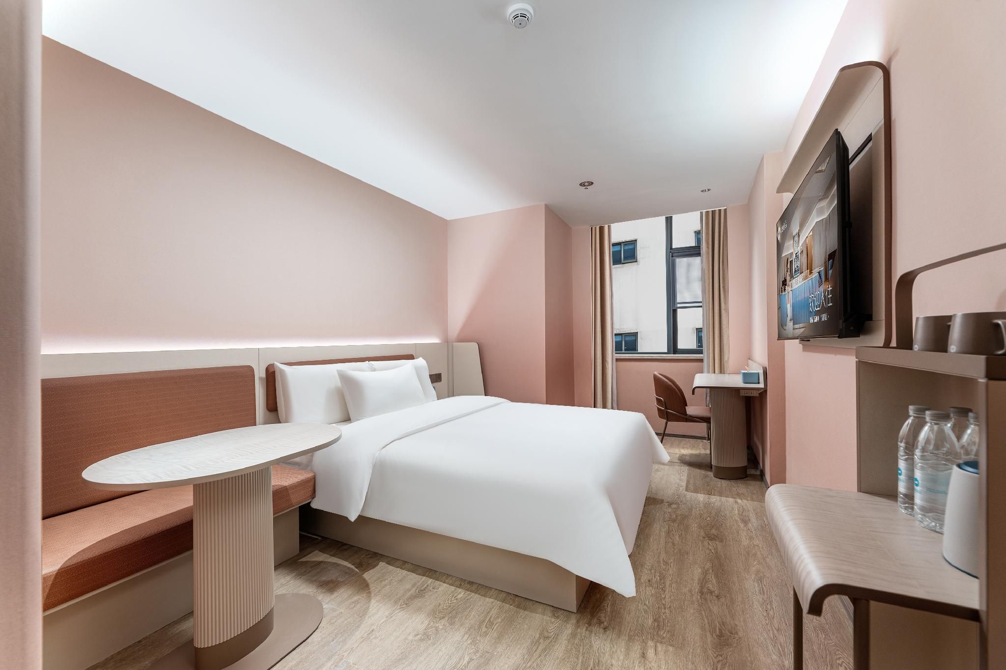 Hotel Queen Room