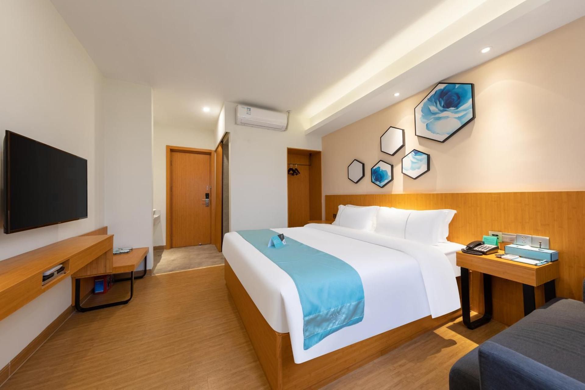Deluxe King Room