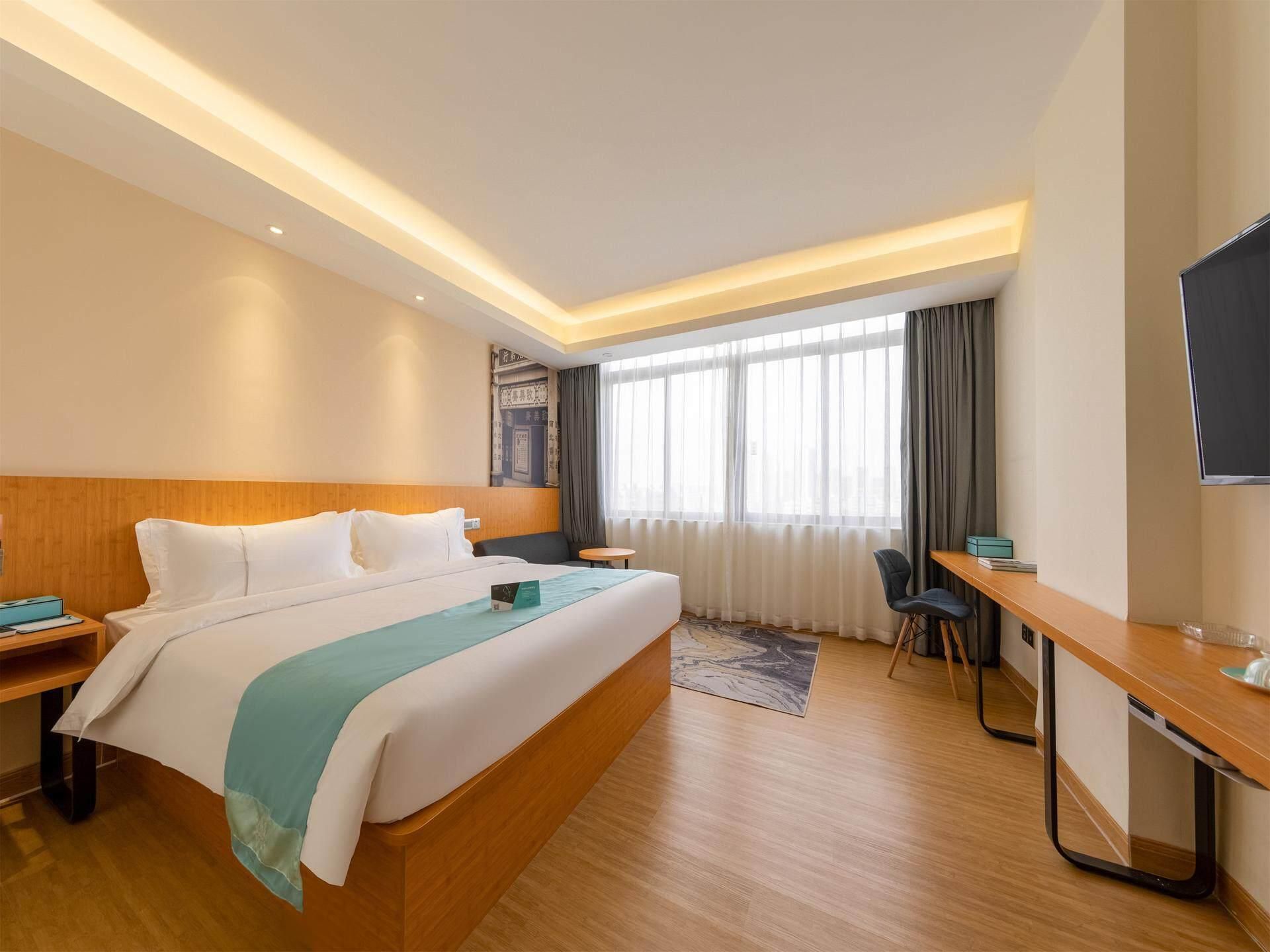 Xana - Bed Room With View