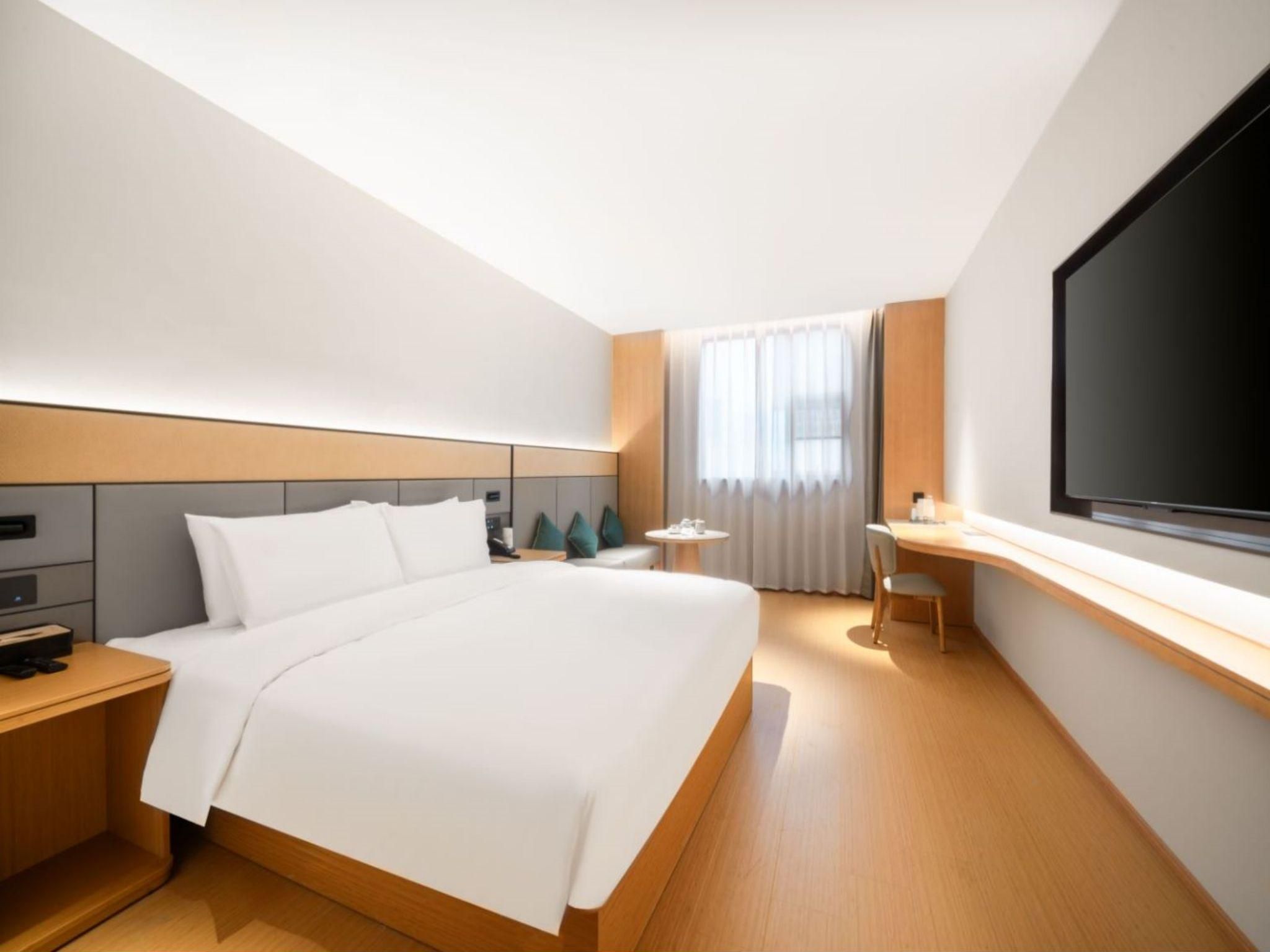 Business Queen Room