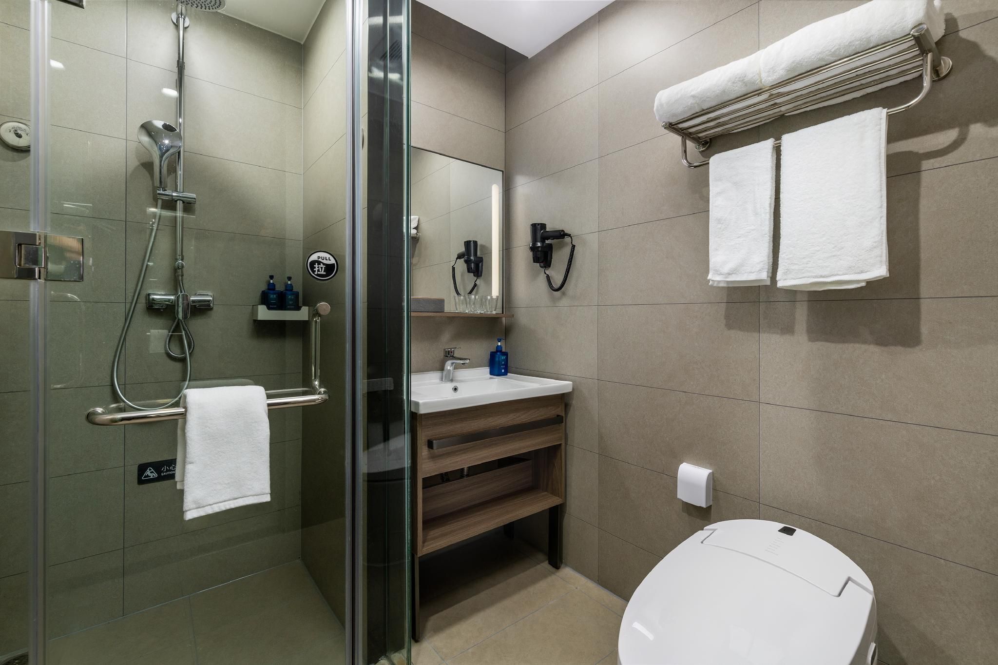 Business Queen Room