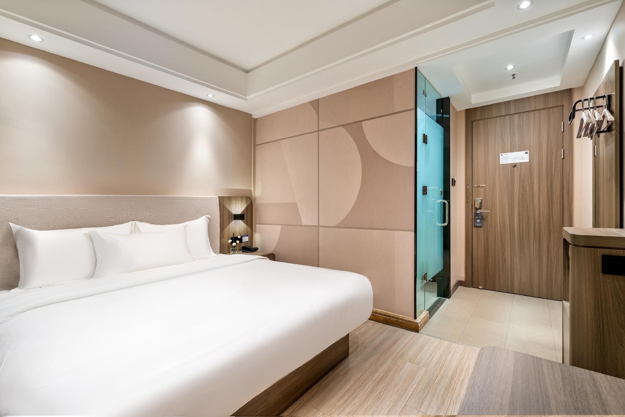 Business Queen Room