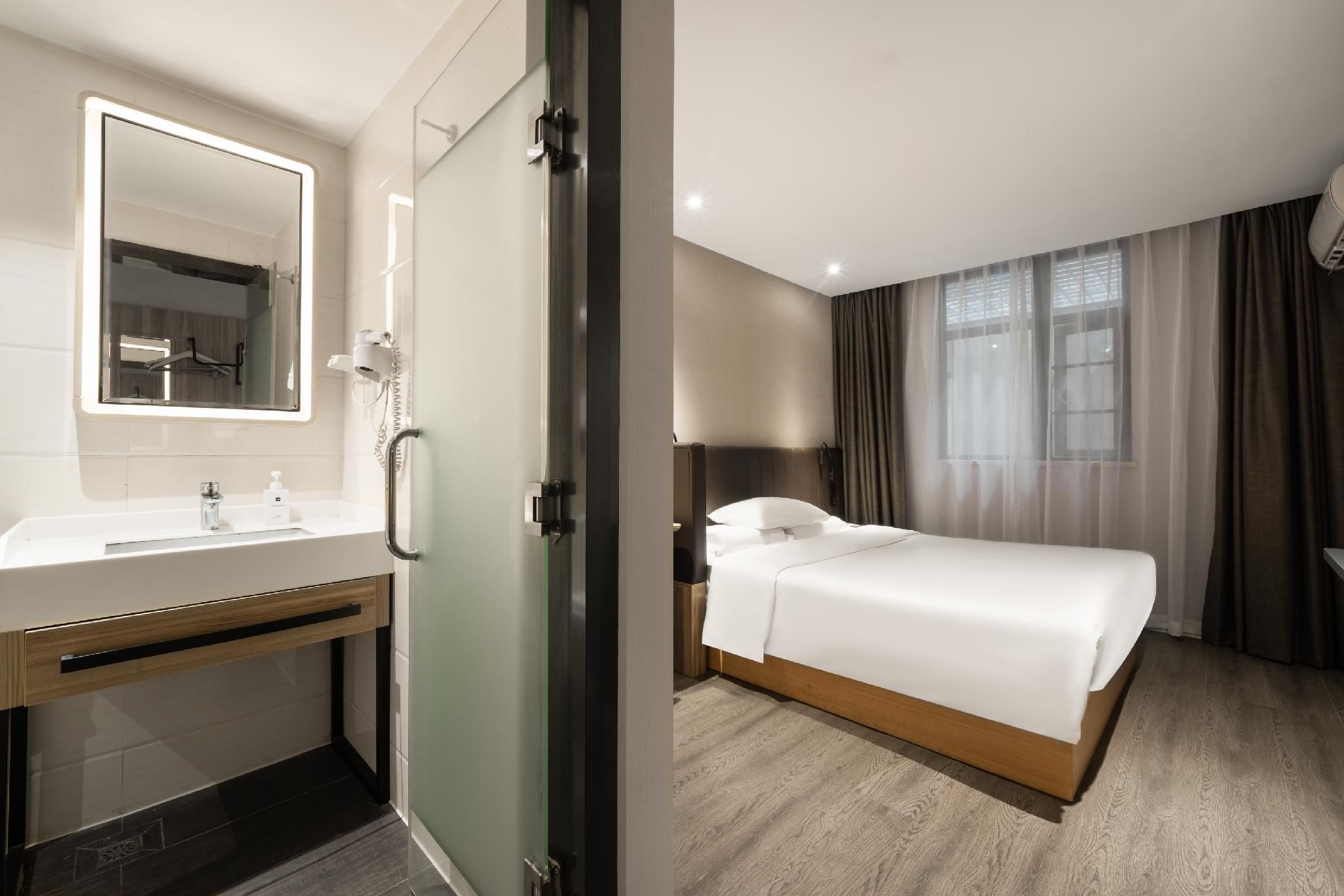 Huazhu - Superior BedRoom