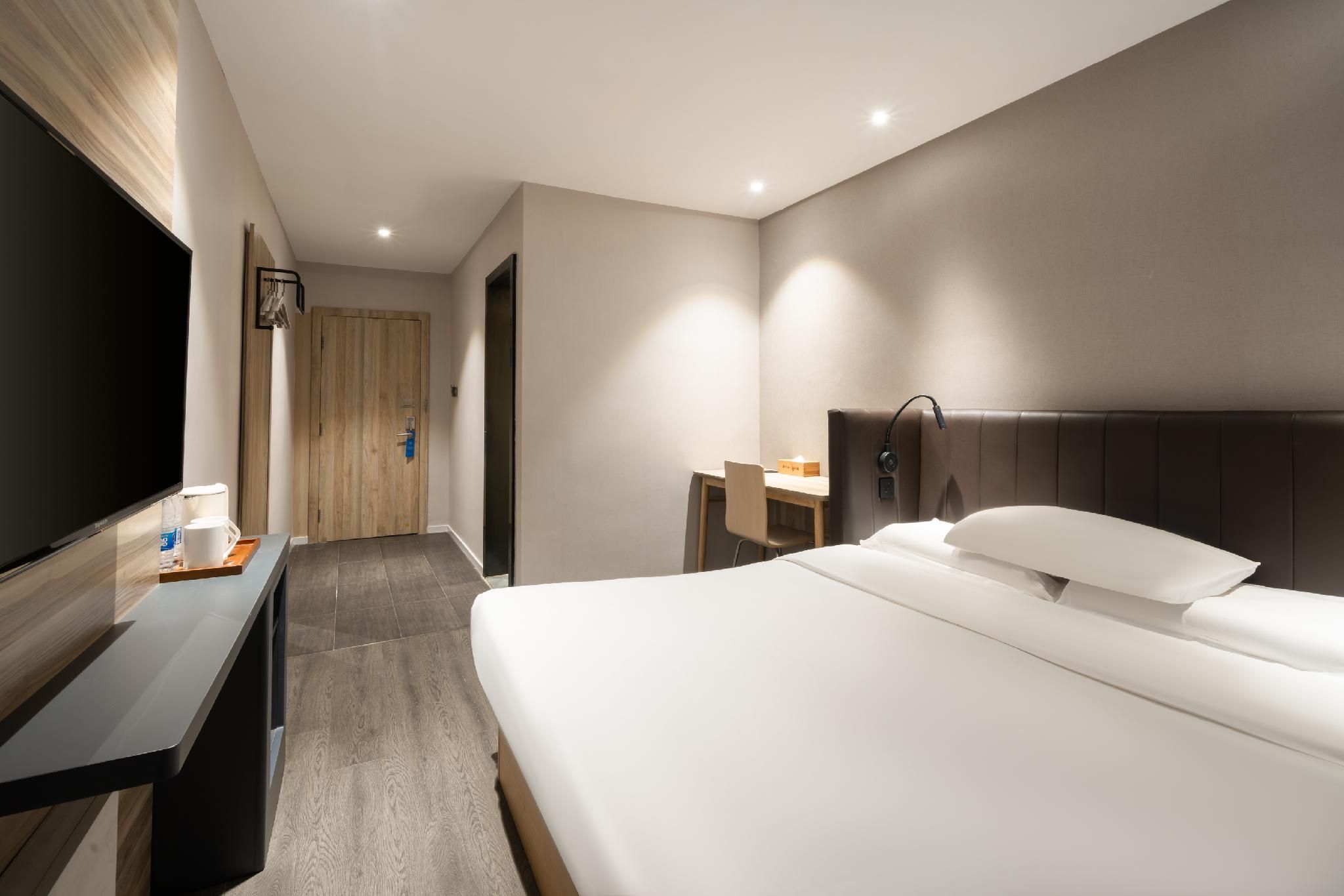 Huazhu - Room With Bed
