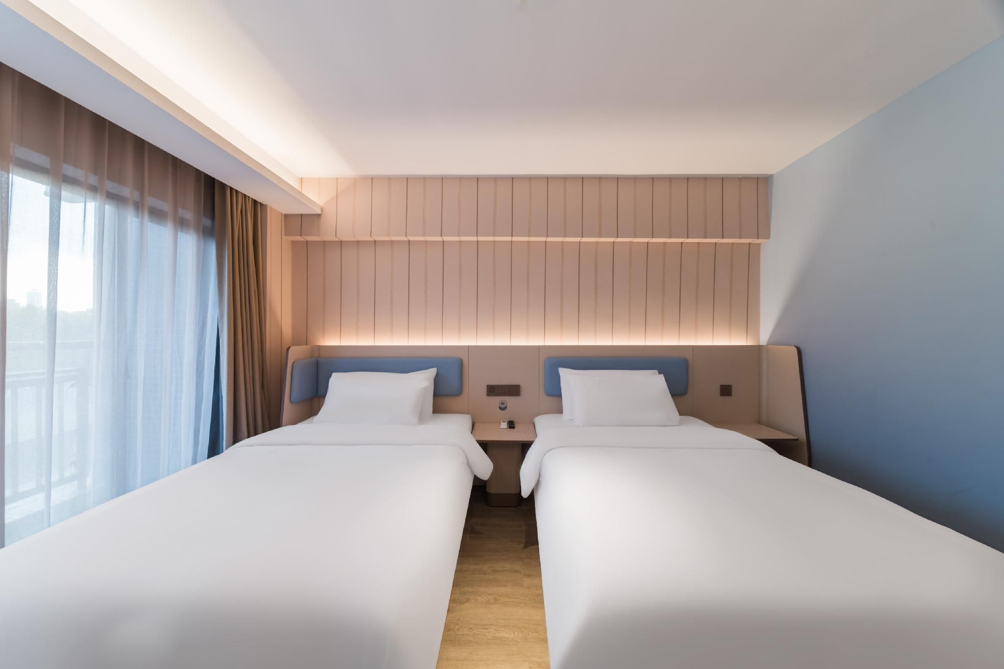 Huazhu - Superior Twin Room Xinpin
