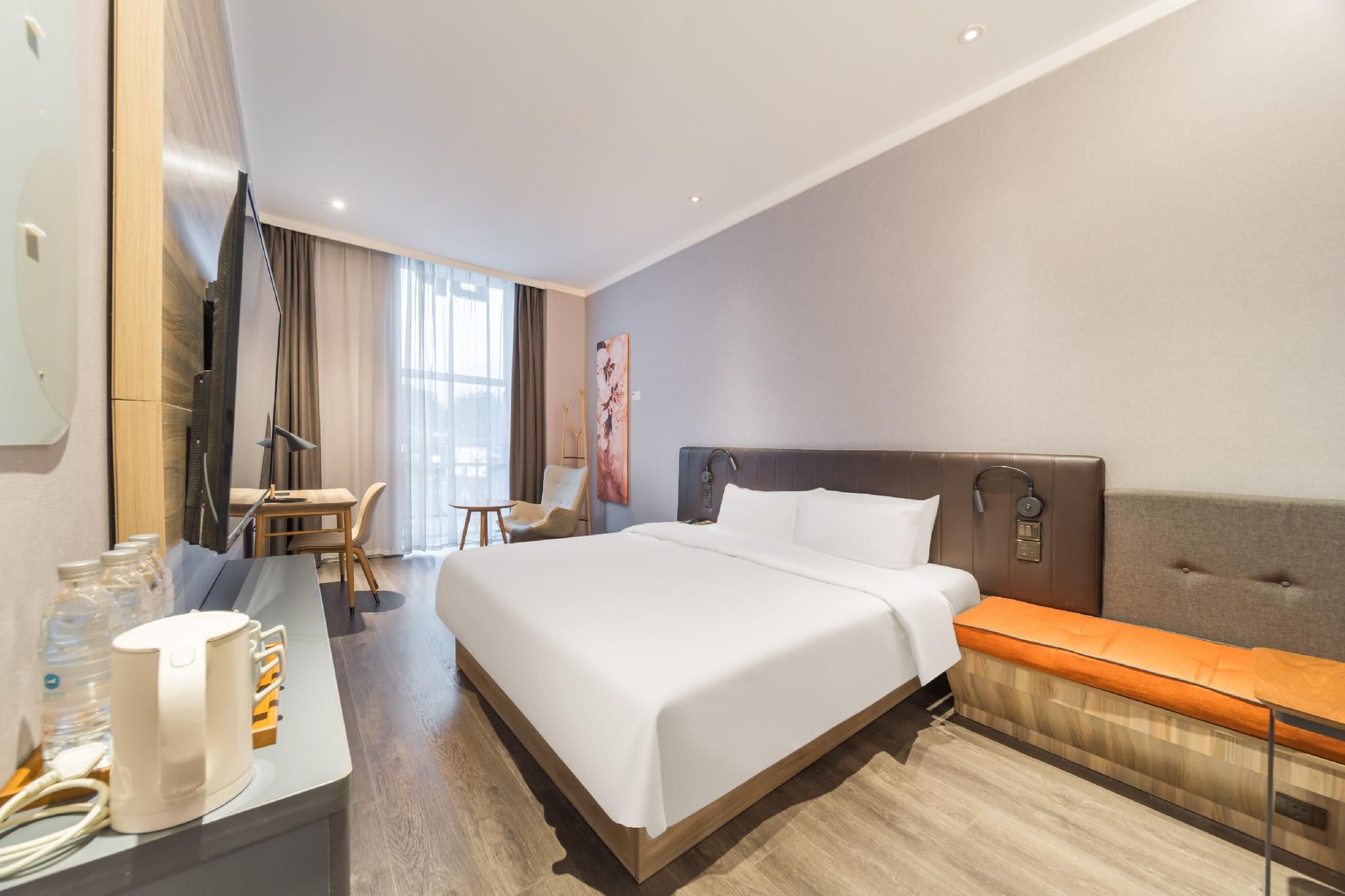 Business Queen Room
