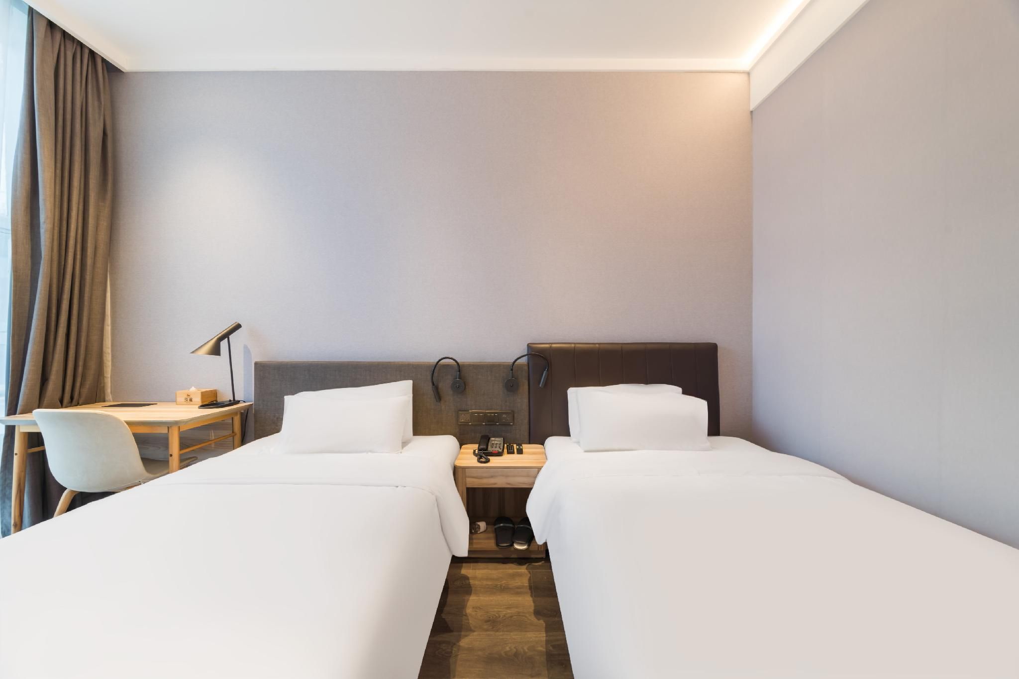 Twin Bed Room