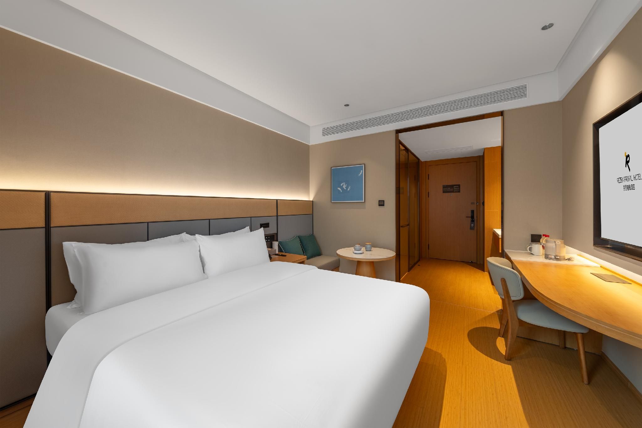 WH - Deluxe Bed Room