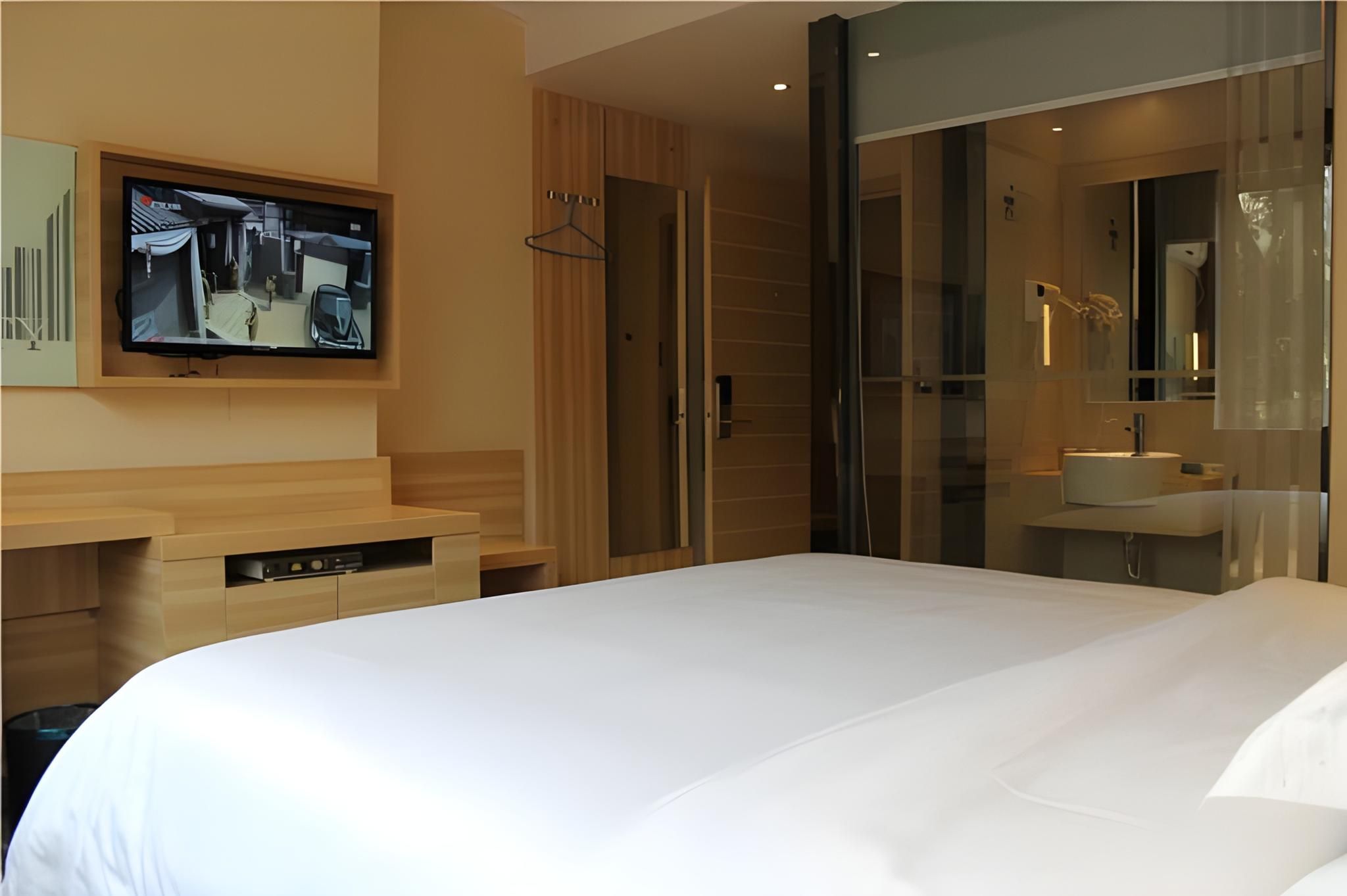 Business Queen Room