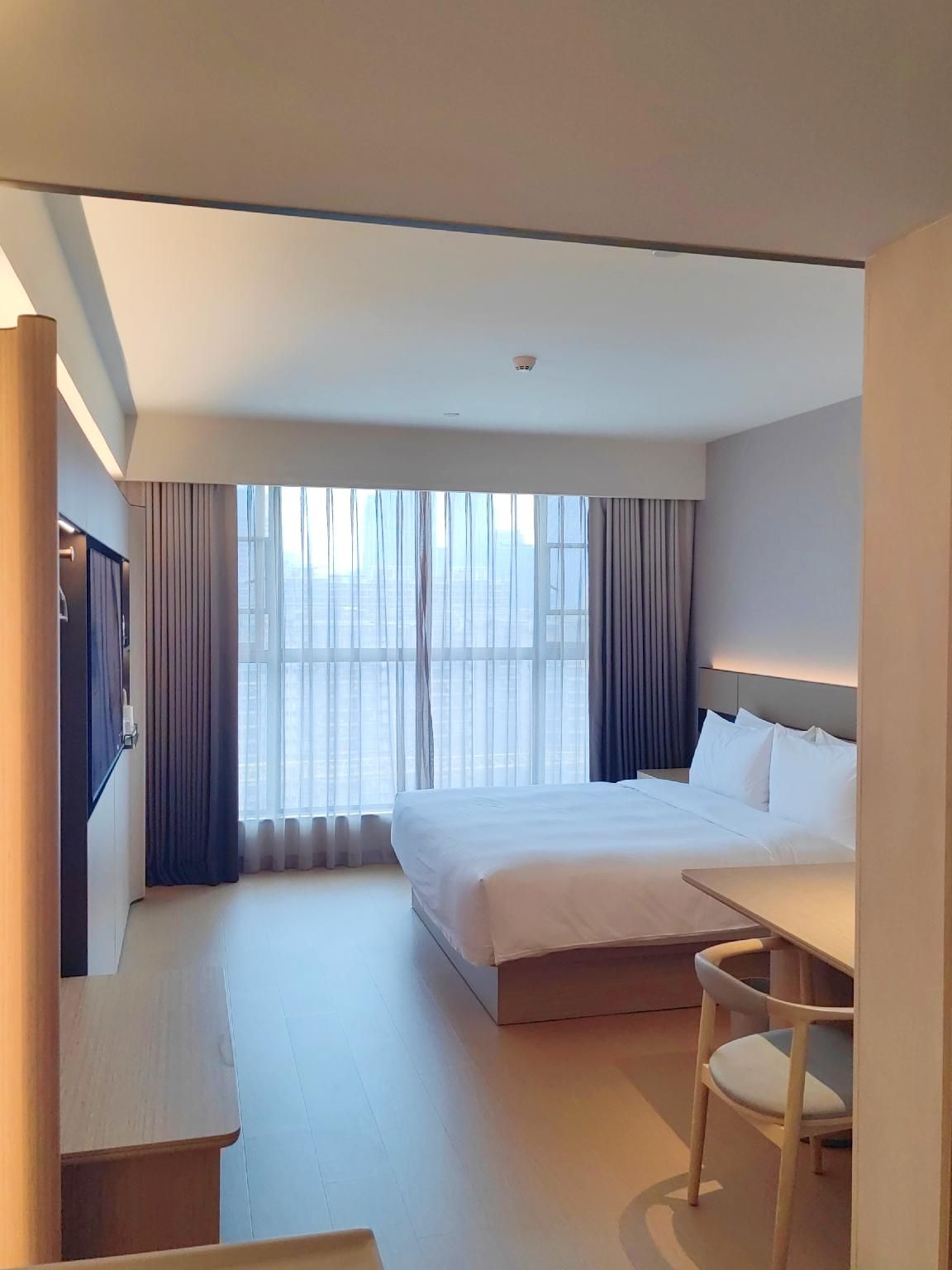Queen Room with View