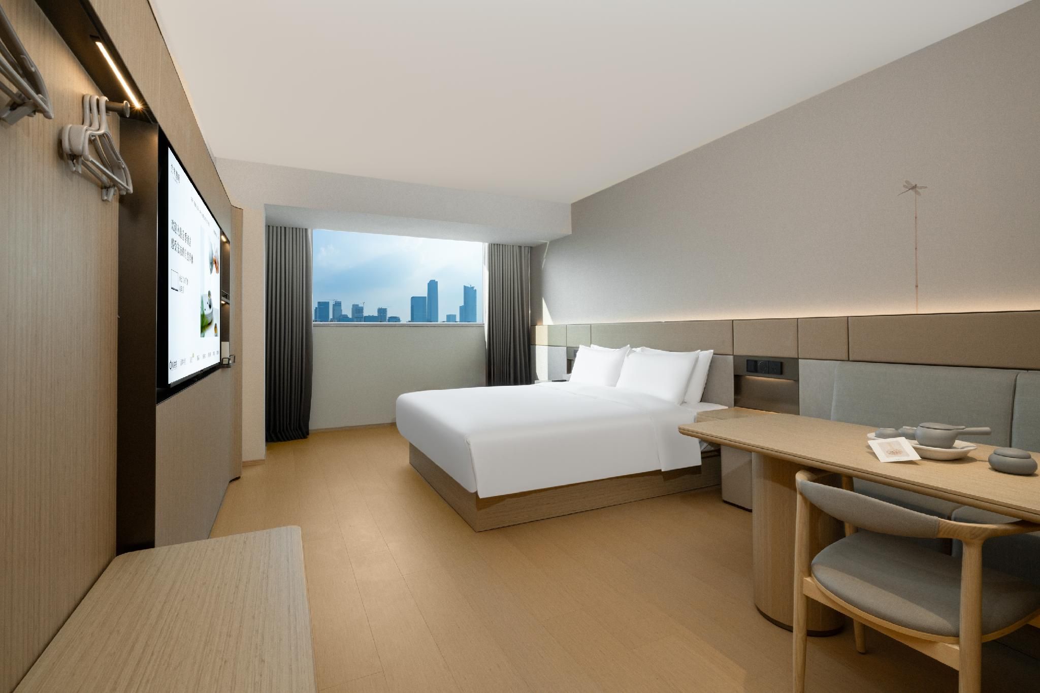 Deluxe Room Queen