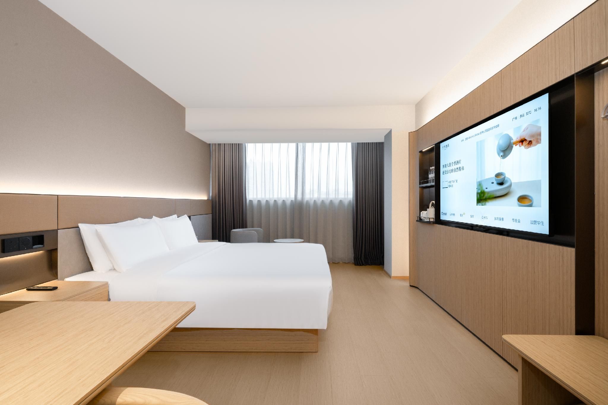 Business Queen Room