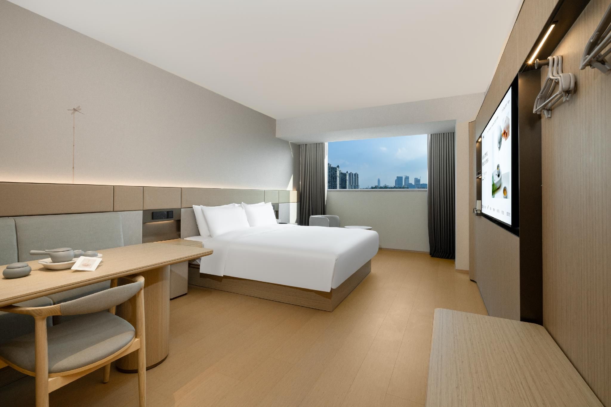 Business Queen Room