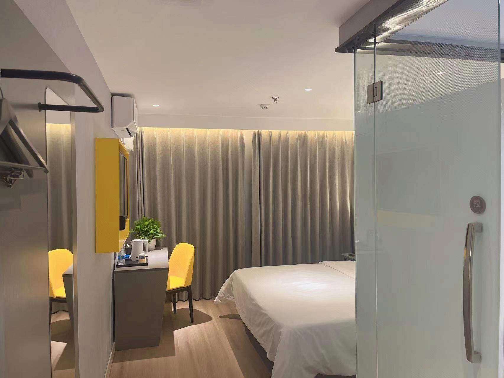 Economy Room