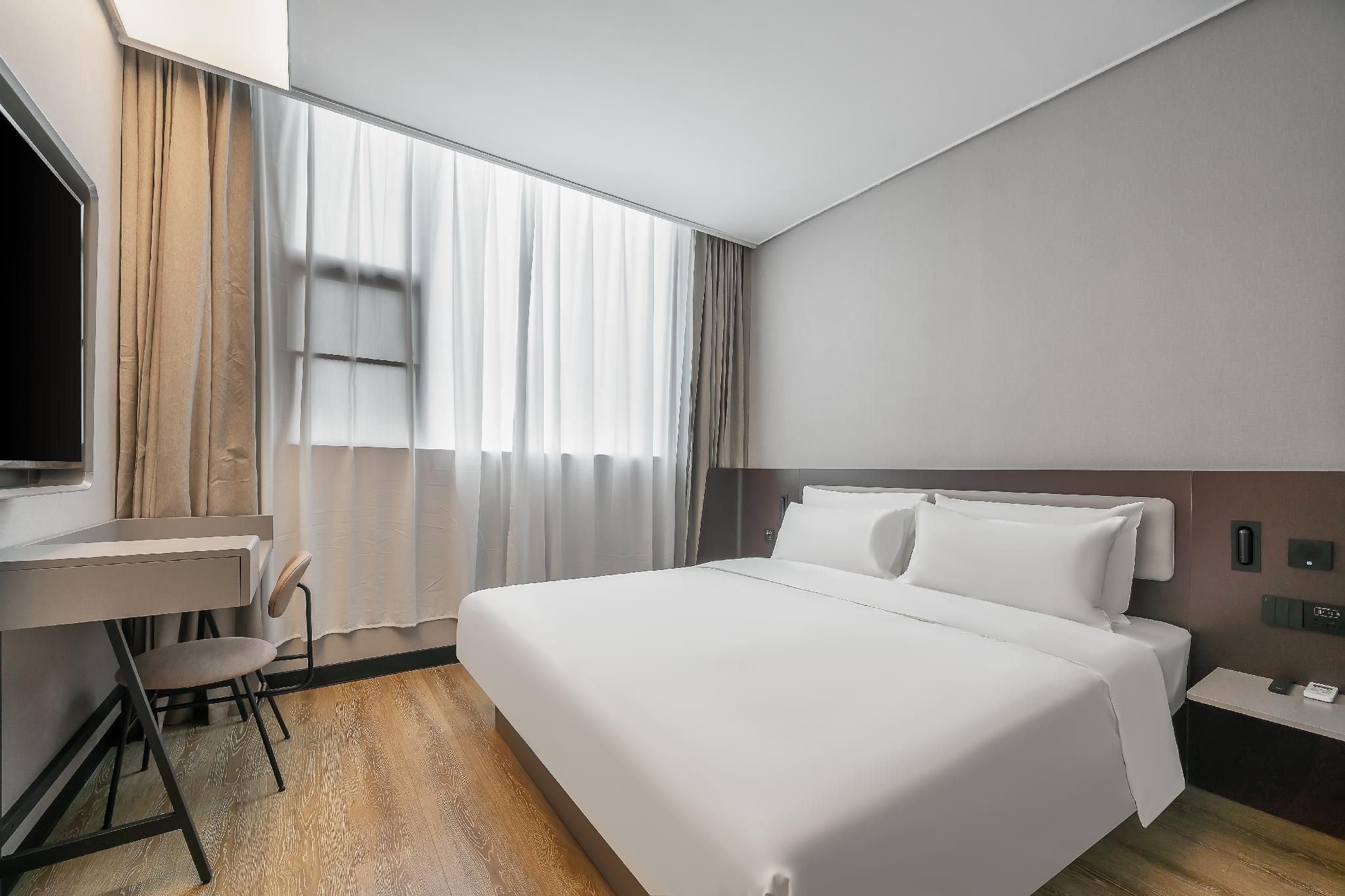 Huazhu - Room With Bed