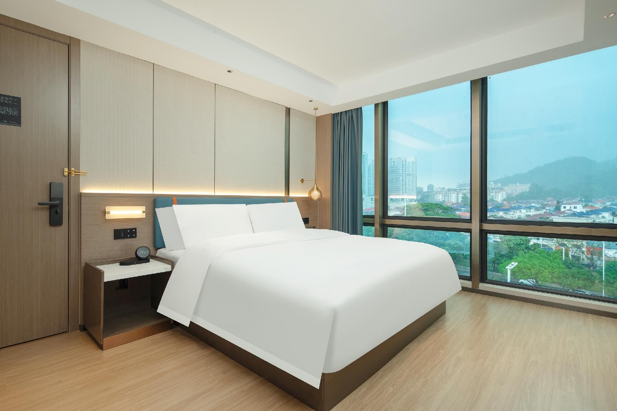Business King Room