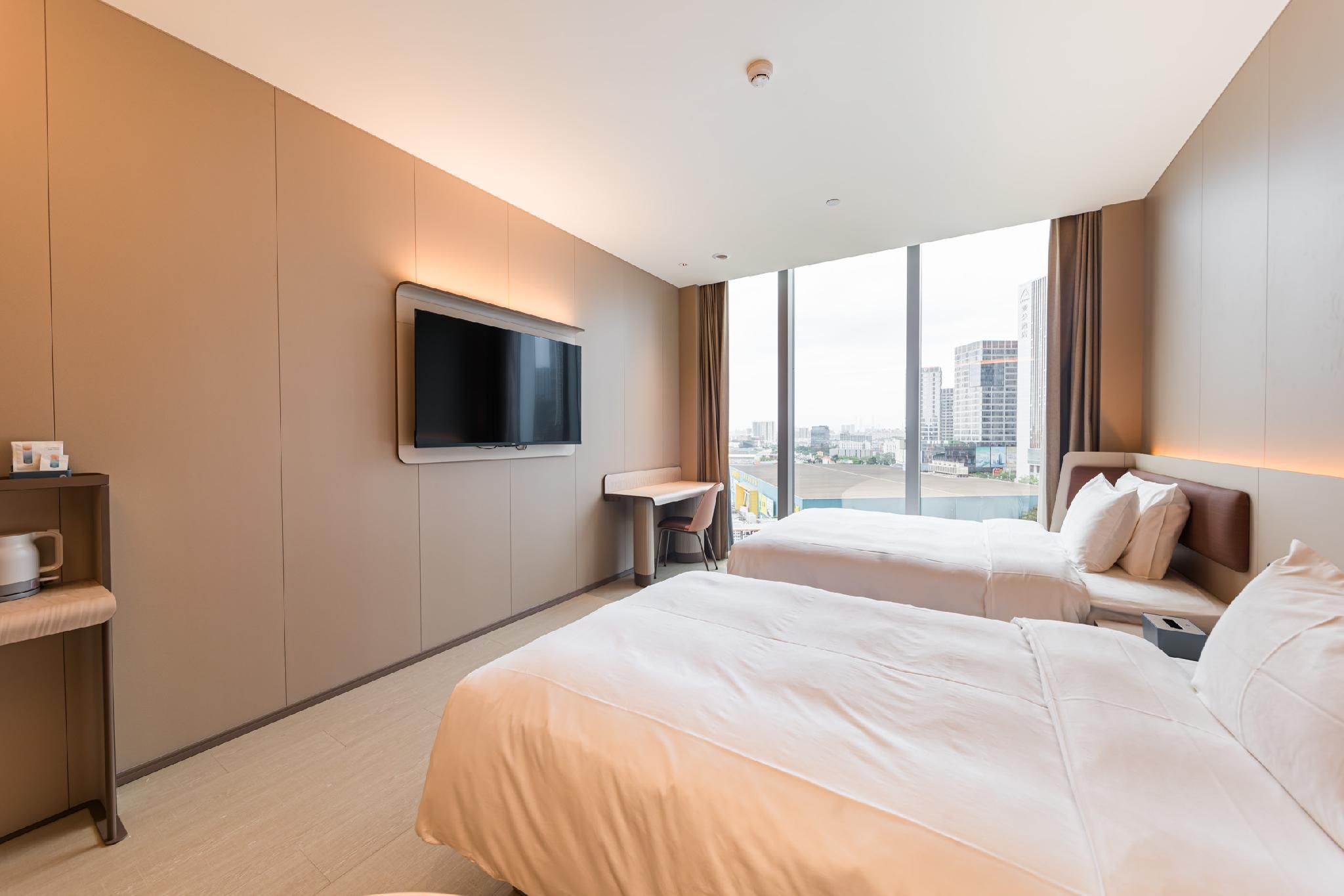 Huazhu - Family Room