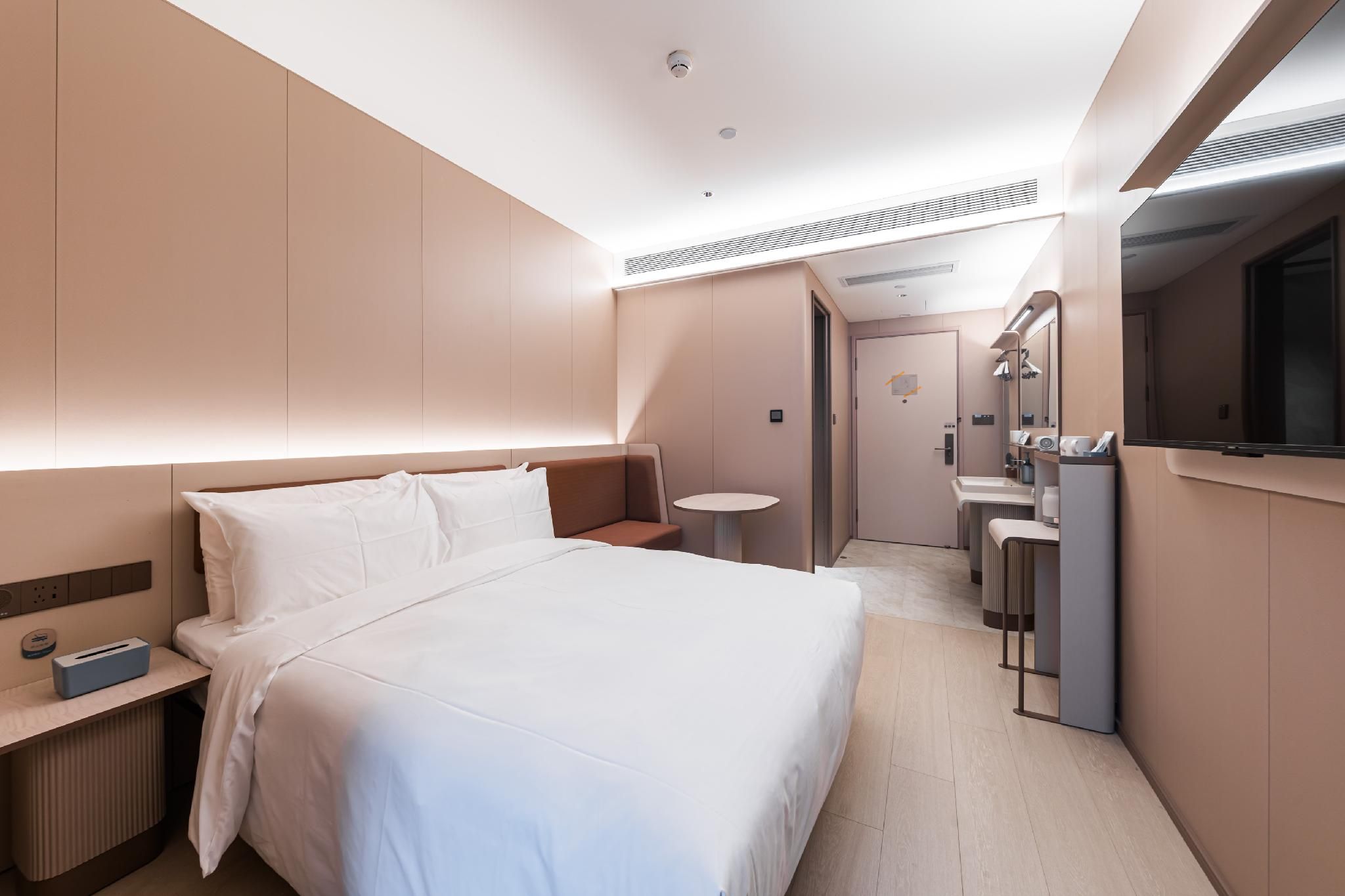 Hotel Queen Room