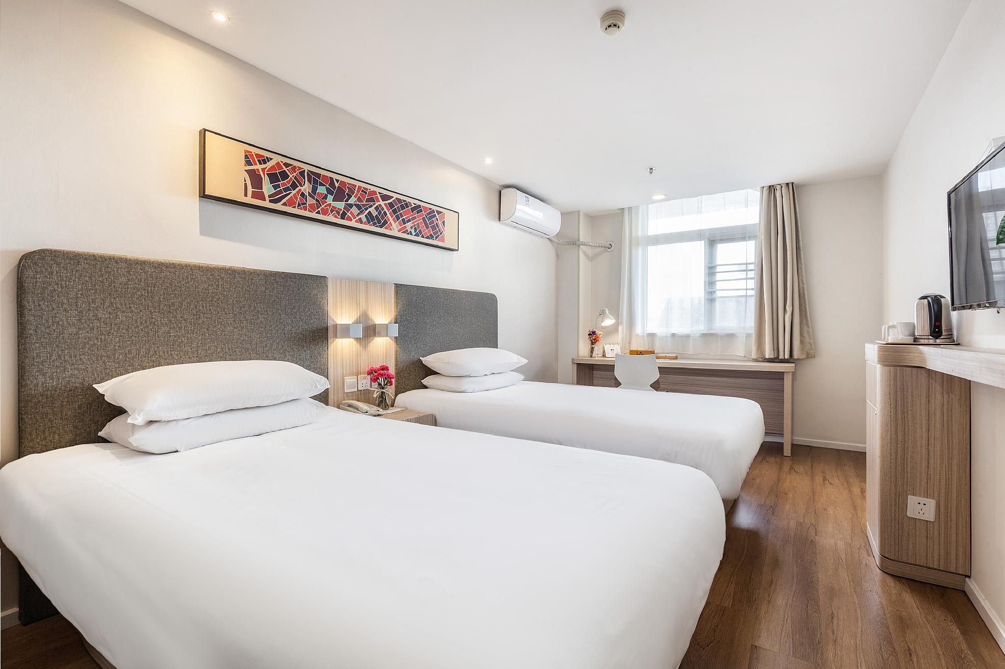 Twin Bed Room