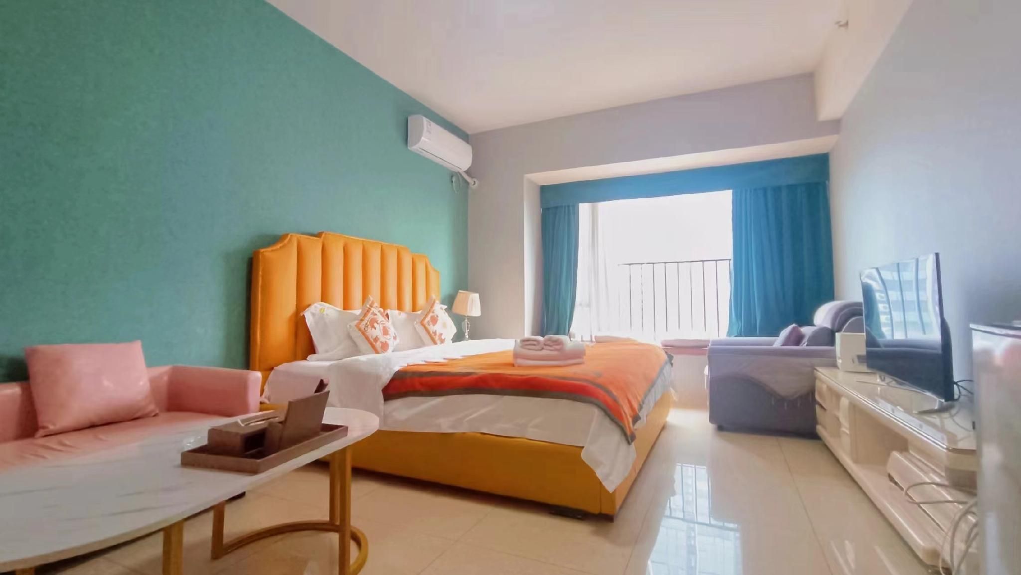 Deluxe Queen with window