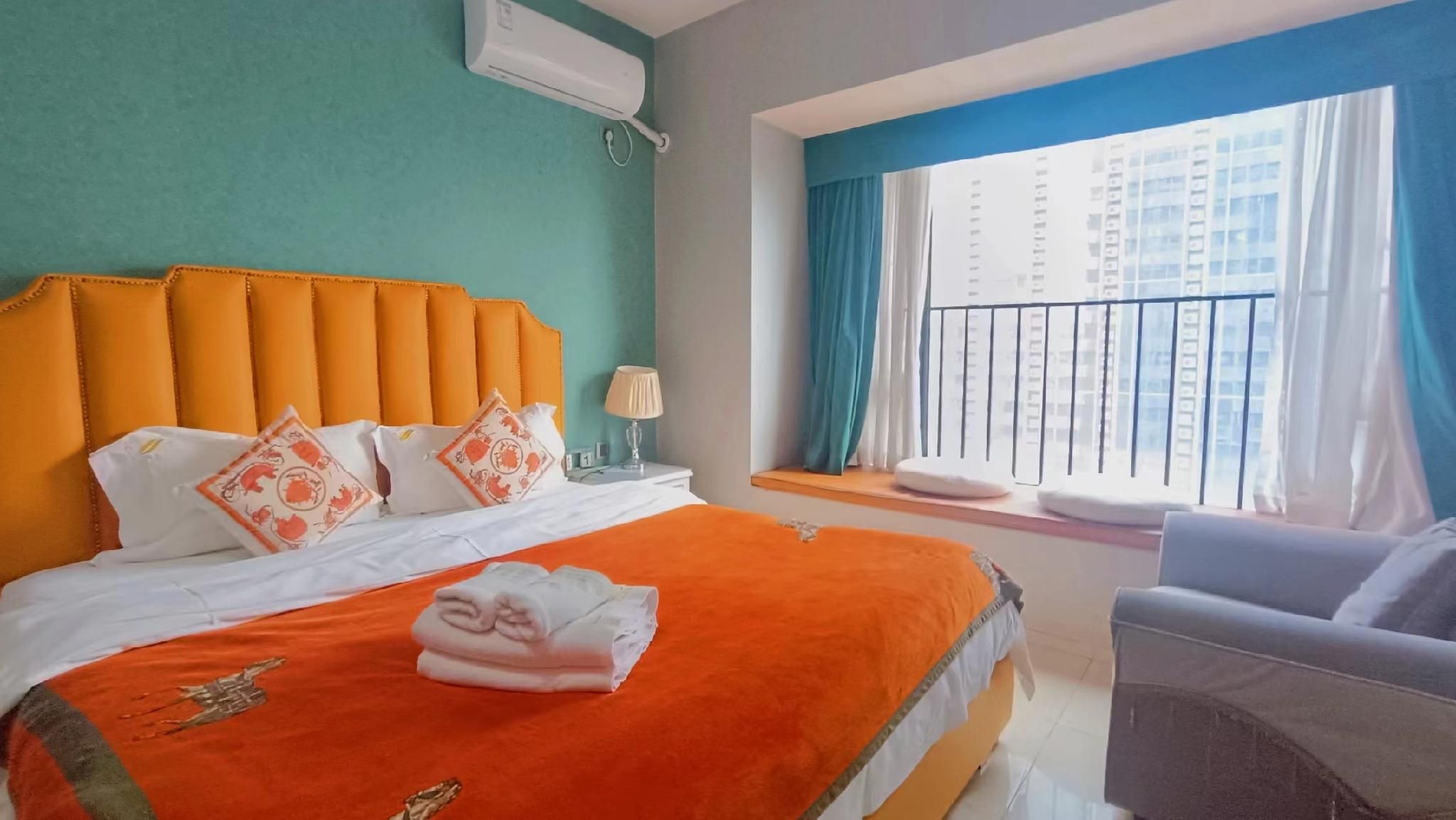 Deluxe Queen with window