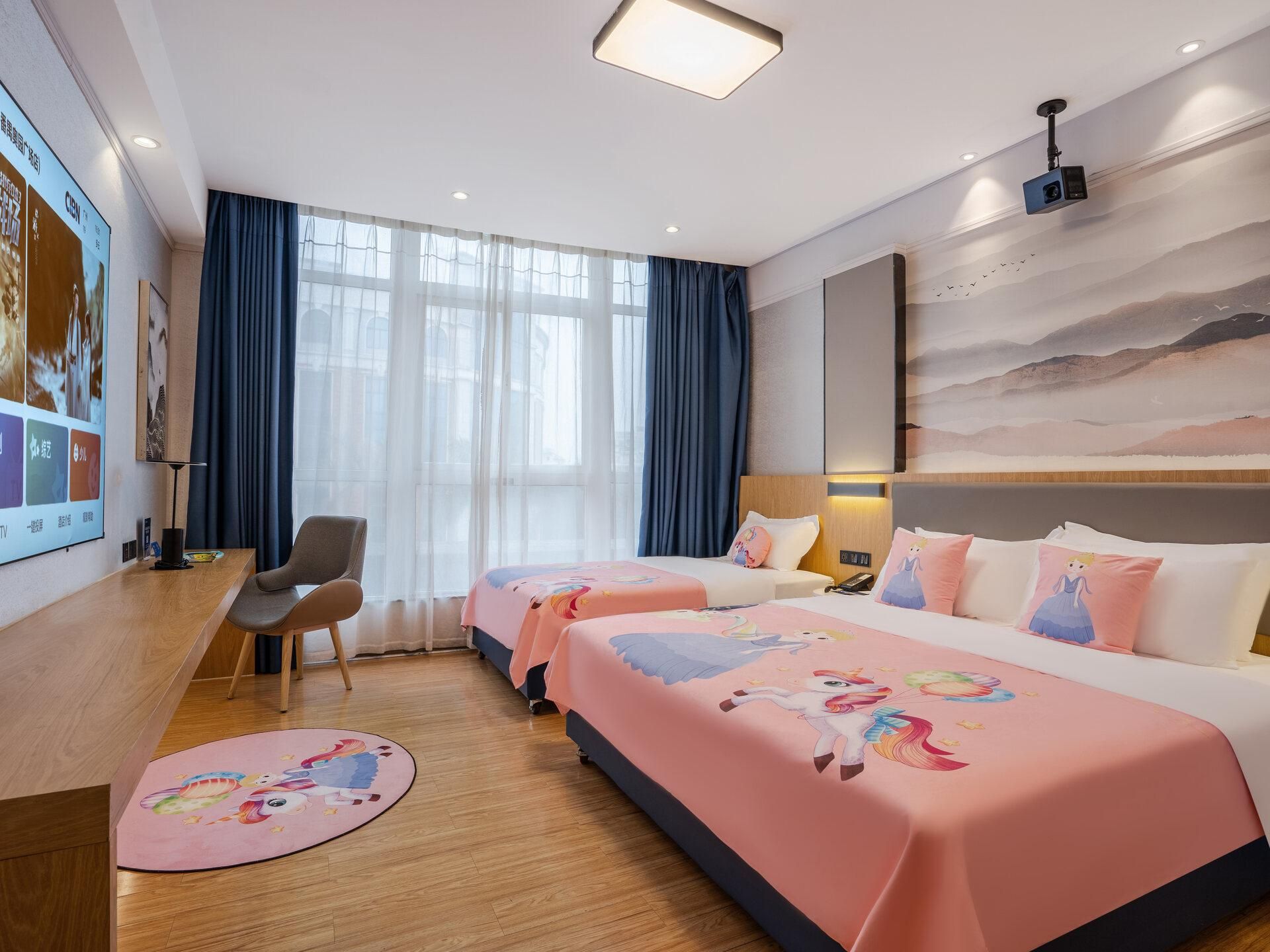 Family Kids Twin, Happy Planet Theme