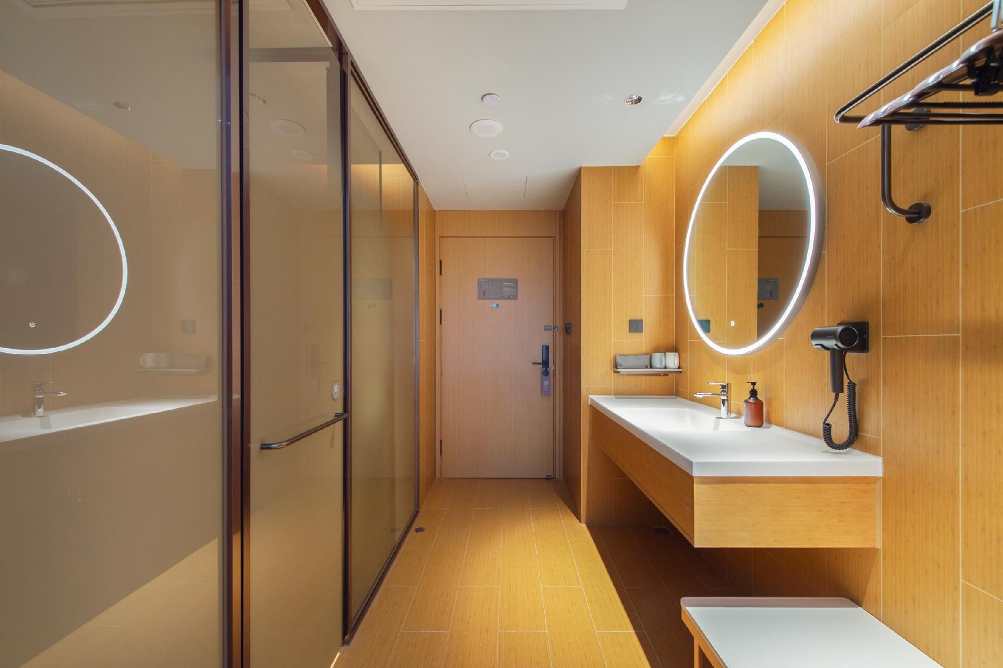 Business Queen Room